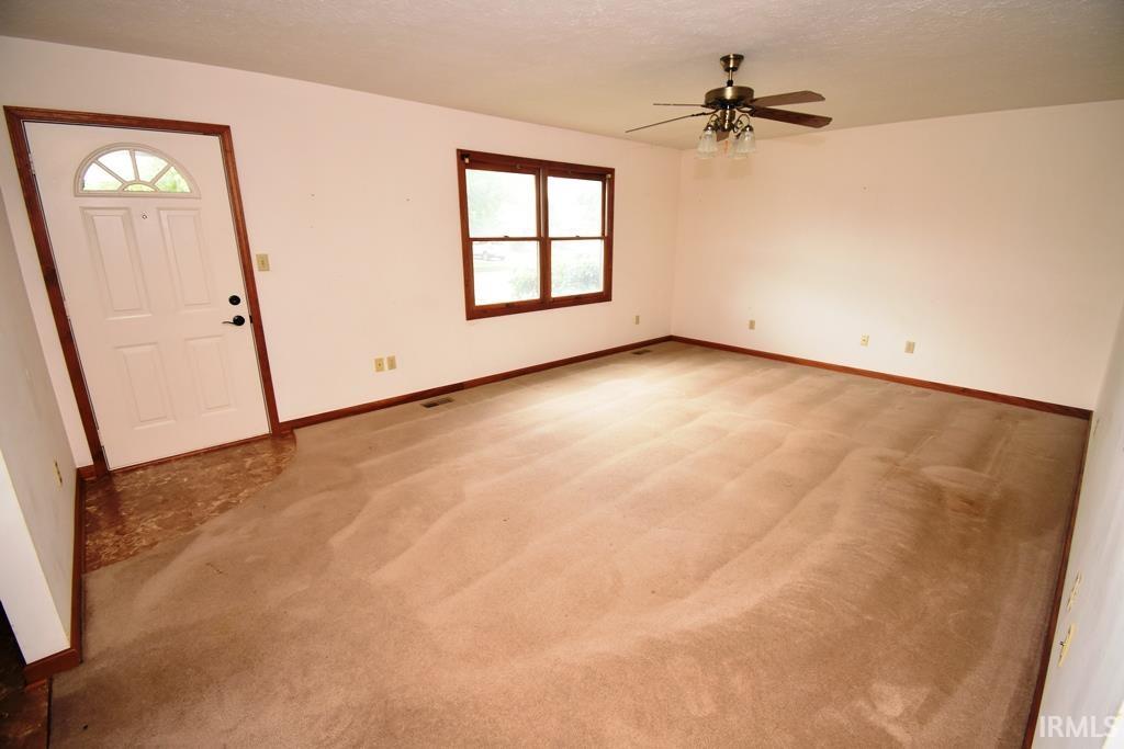 Homes for sale in Frankfort, IN | 806 Mapleleaf Dr, Frankfort, IN 46041 | MLS# 202532038