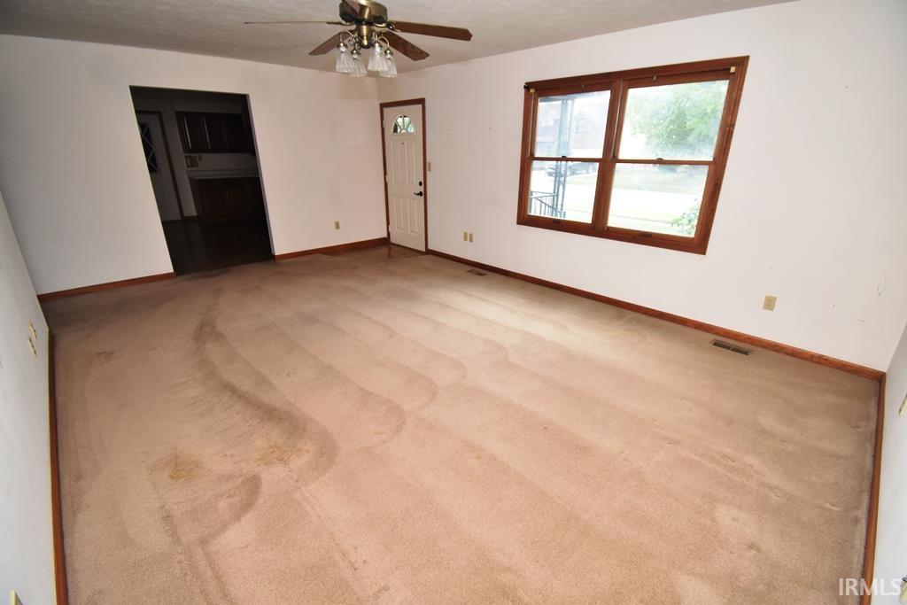 Homes for sale in Frankfort, IN | 806 Mapleleaf Dr, Frankfort, IN 46041 | MLS# 202532038