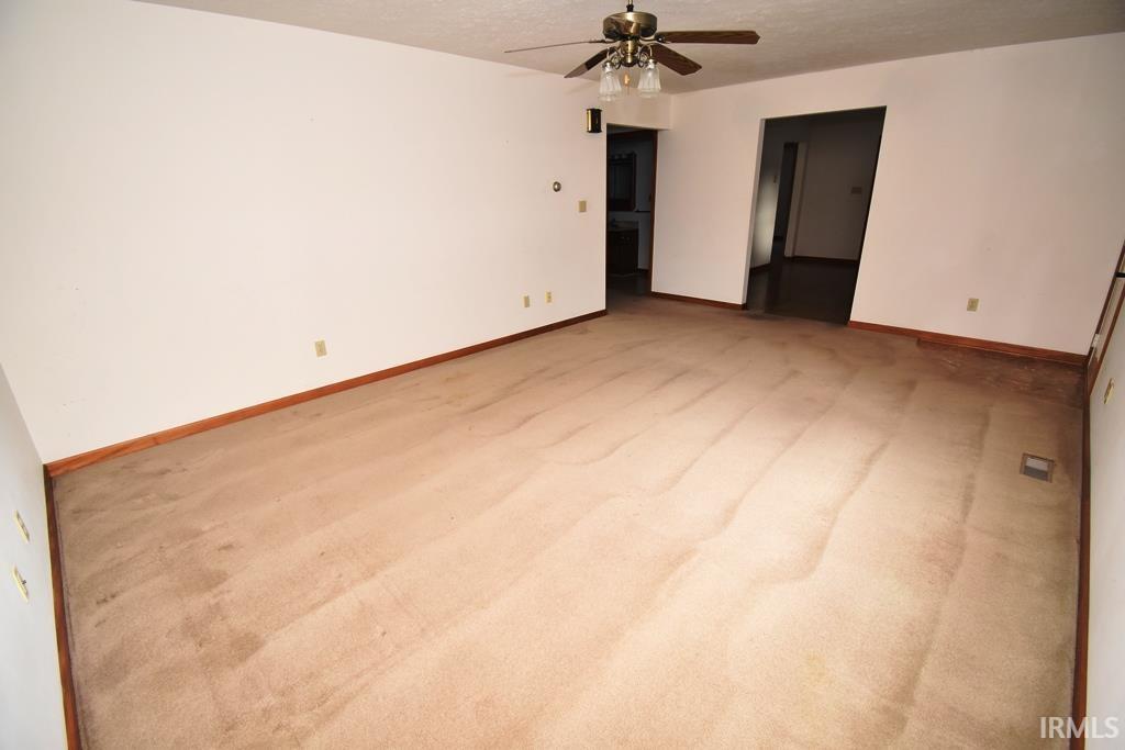 Homes for sale in Frankfort, IN | 806 Mapleleaf Dr, Frankfort, IN 46041 | MLS# 202532038