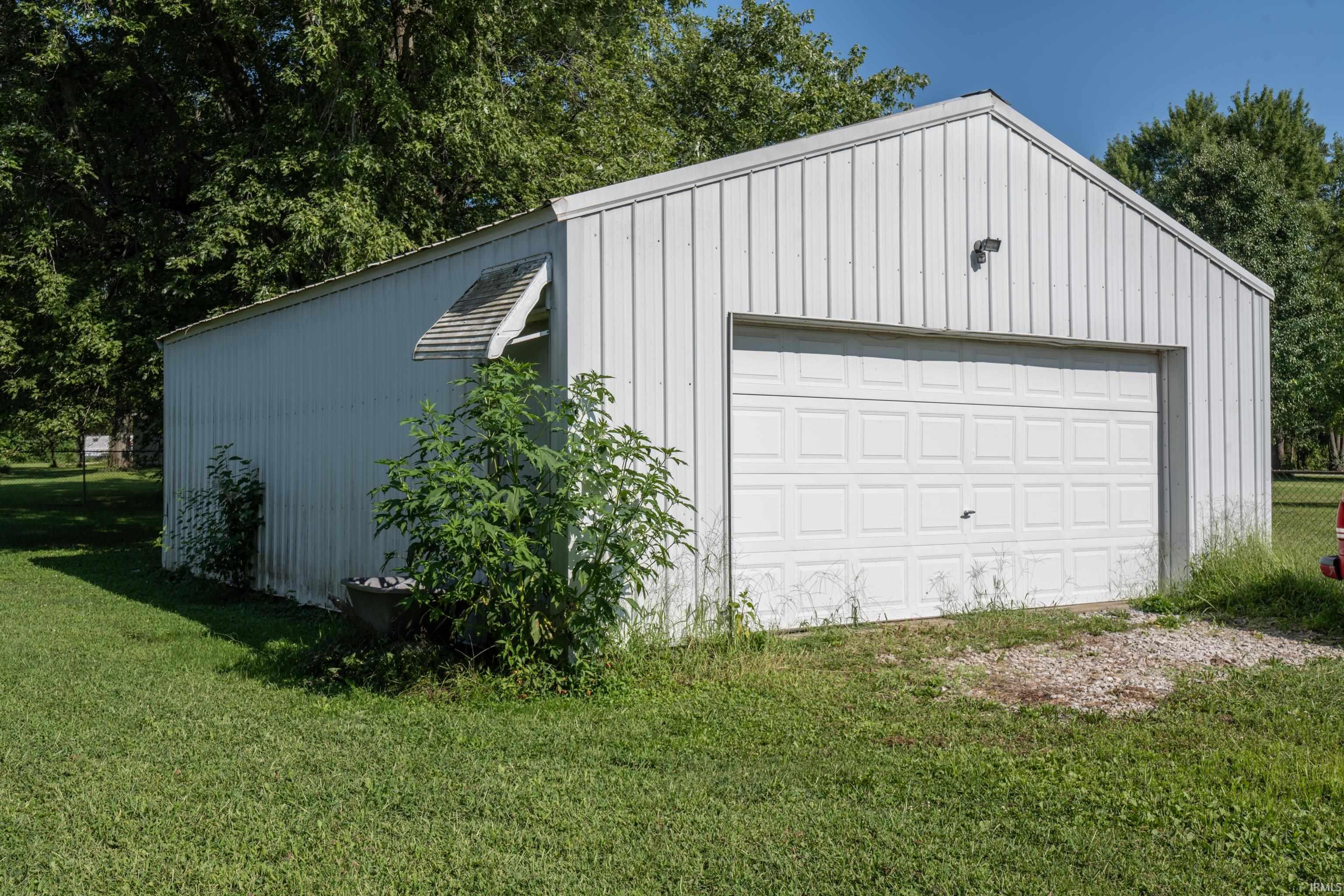 Homes for sale in Carlisle, IN | 4153 S Walnut St, Carlisle, IN 47838 | MLS# 202532149