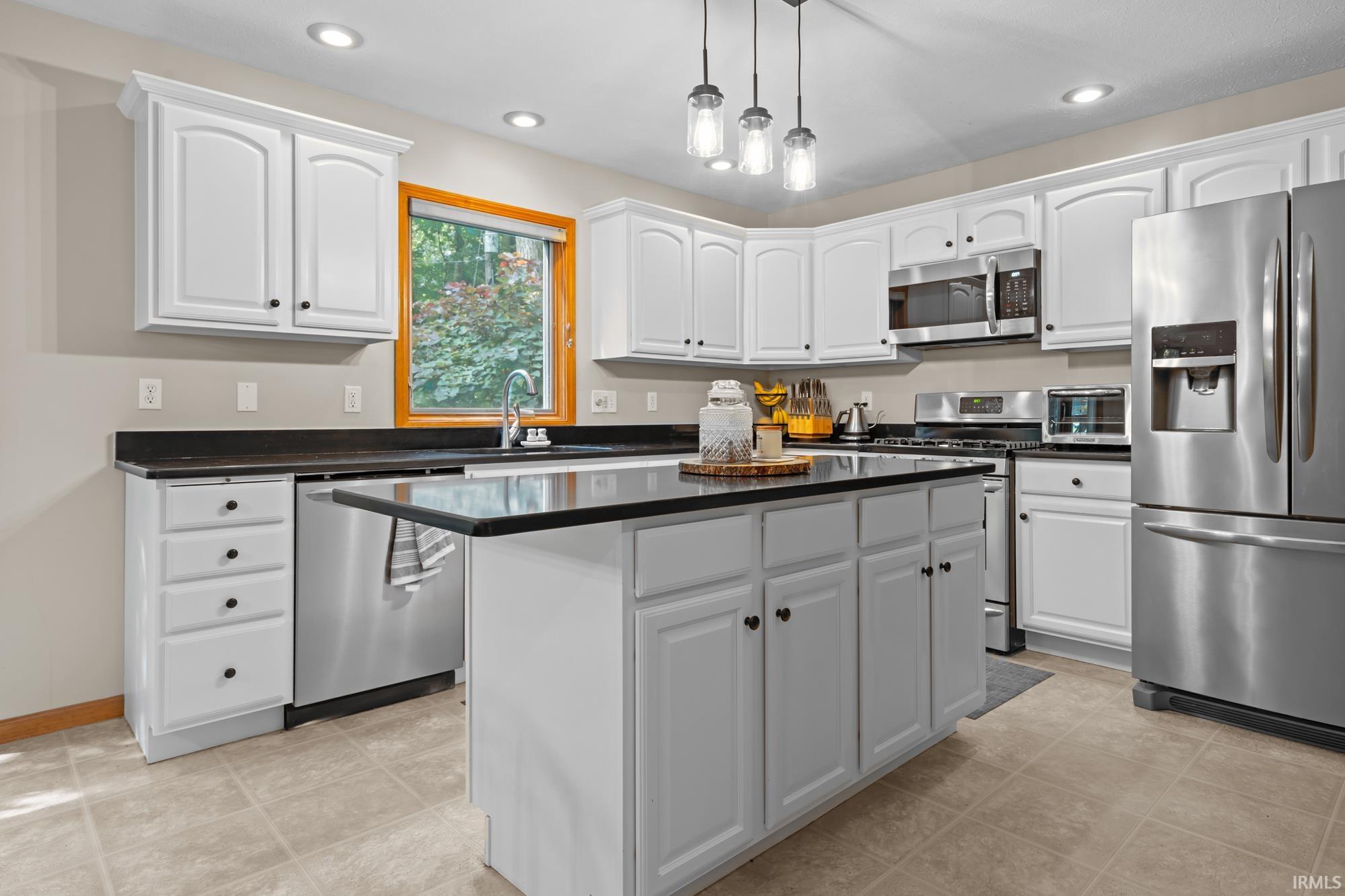 Homes for sale in Granger, IN | 11040 Cougar Dr, Granger, IN 46530 | MLS# 202532249