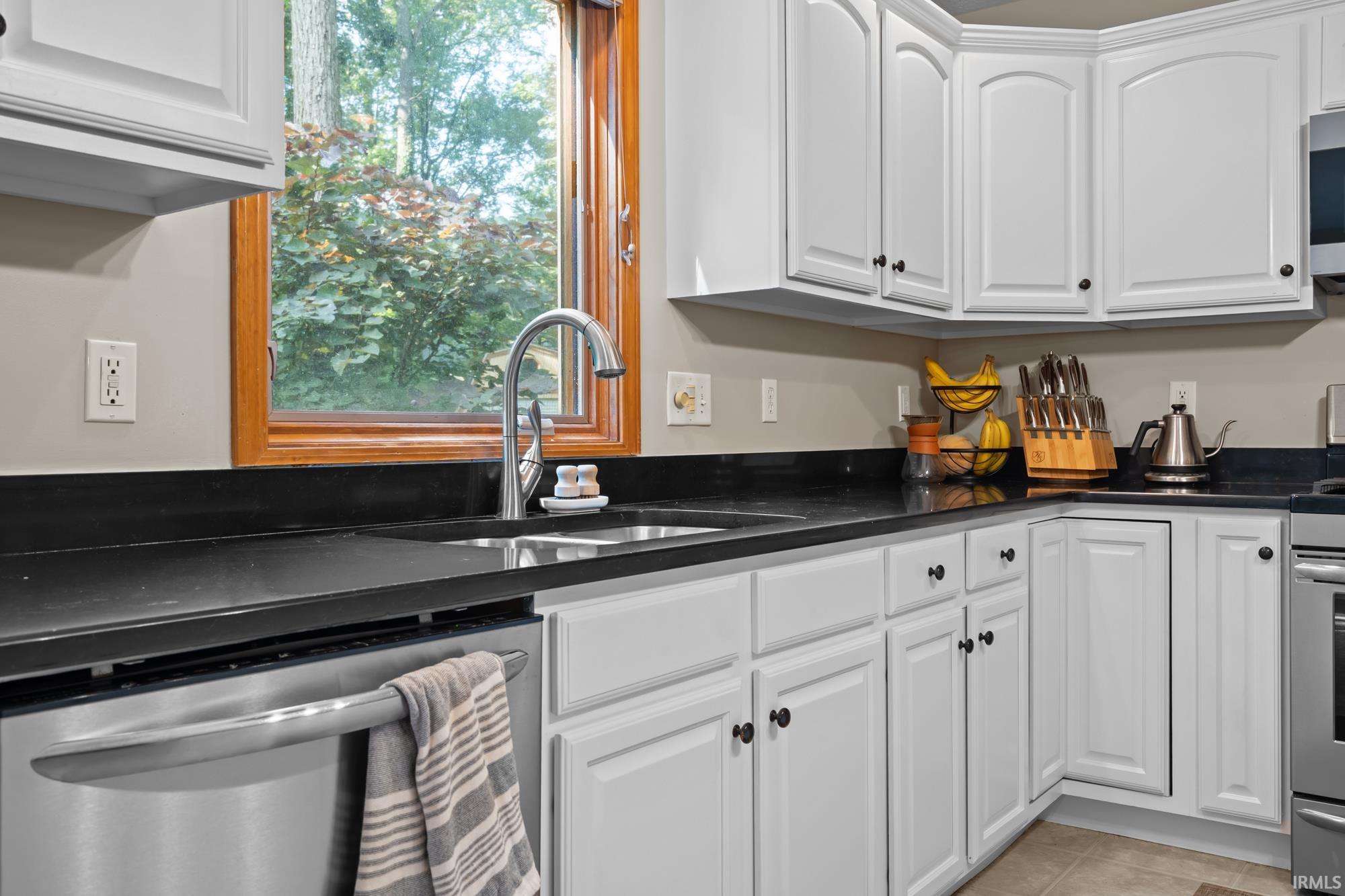 Homes for sale in Granger, IN | 11040 Cougar Dr, Granger, IN 46530 | MLS# 202532249