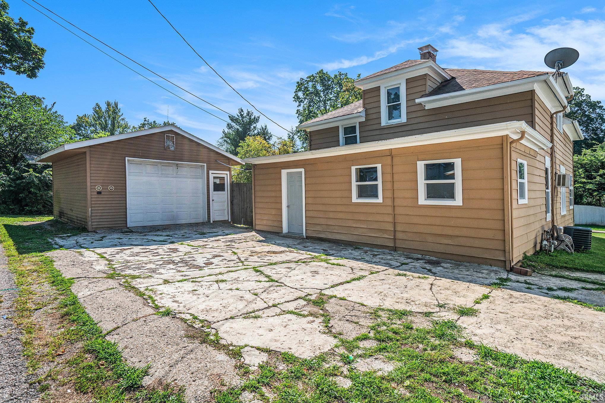 Homes for sale in Winona Lake, IN | 105 15Th St, Winona Lake, IN 46590 | MLS# 202532412