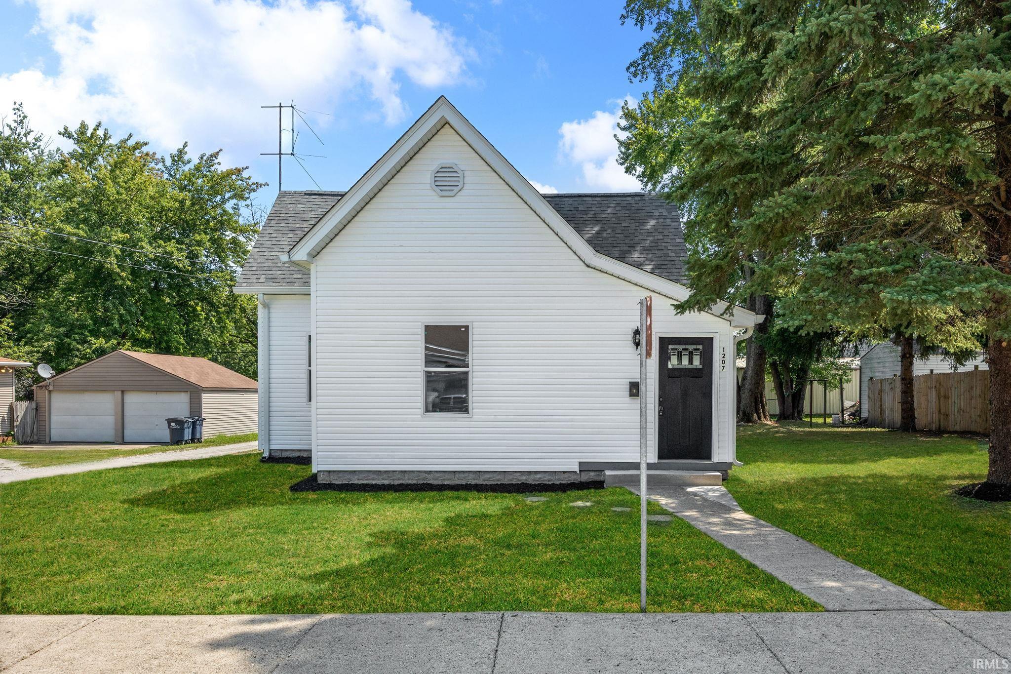 Homes for sale in Frankfort, IN | 1207 Short Columbia St, Frankfort, IN 46041 | MLS# 202532477