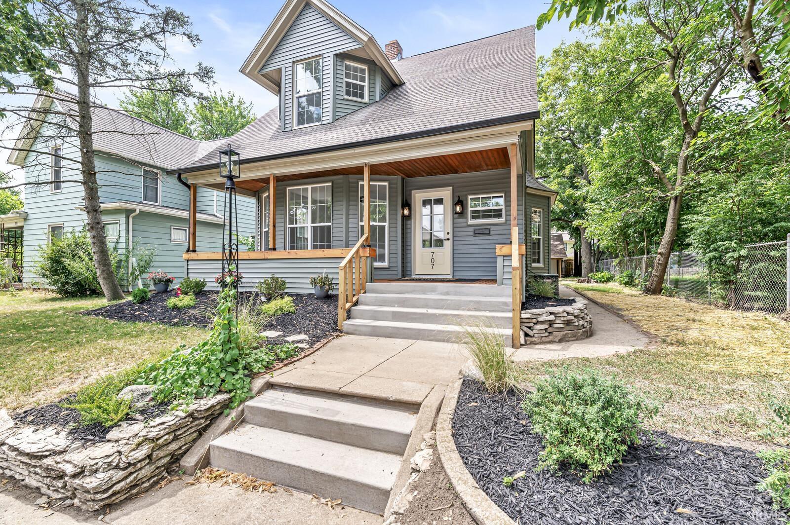 Homes for sale in South Bend, IN | 707 Cushing St, South Bend, IN 46616 | MLS# 202532485