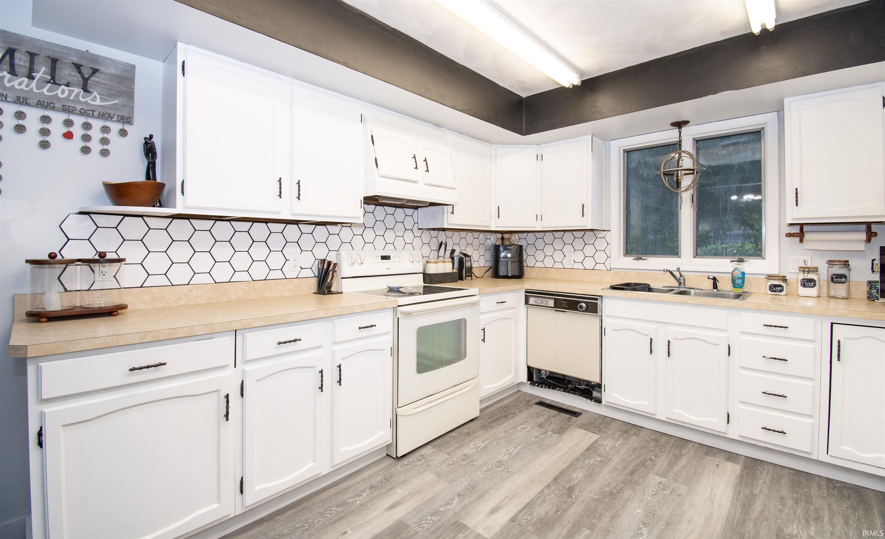 Photo 18 of 9075 W Harper Lake Road