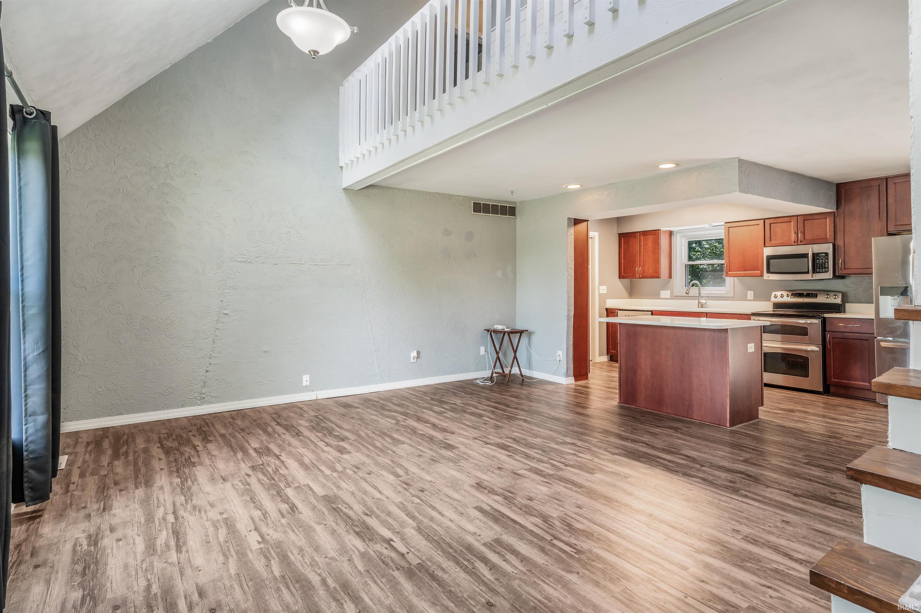 Homes for sale in Angola, IN | 710 Bluffview Dr, Angola, IN 46703 | MLS# 202532600