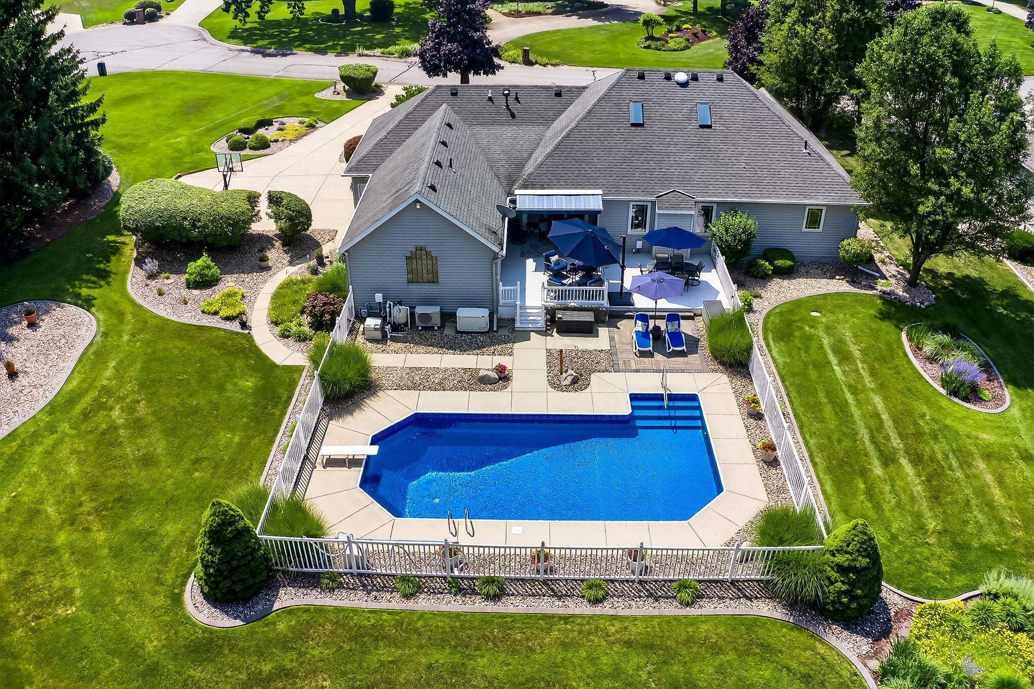 Homes for sale in Elkhart, IN | 51111 Stratford Ct, Elkhart, IN 46514 | MLS# 202532779