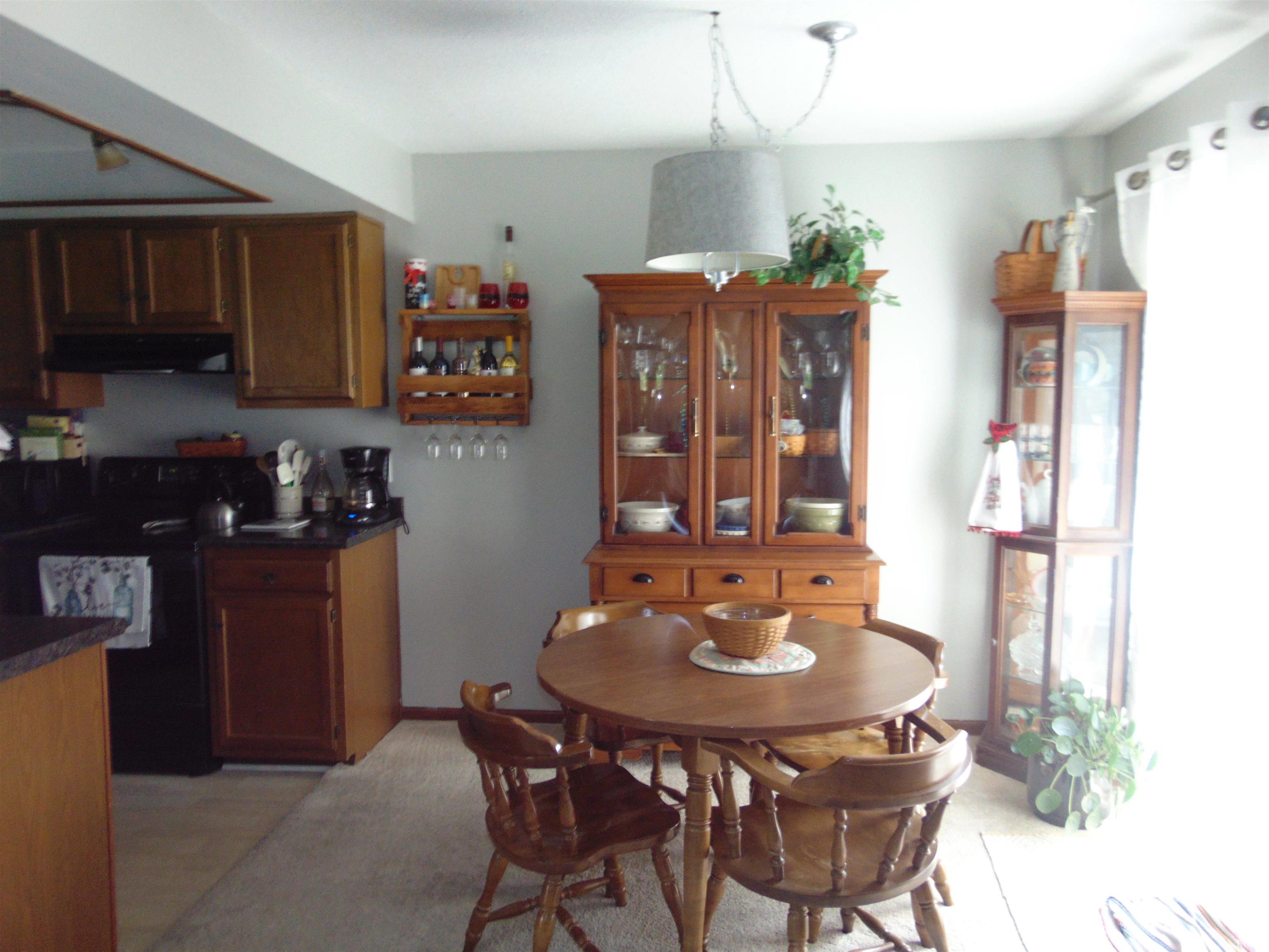 Photo 3 of 4930 Pinebrook Drive