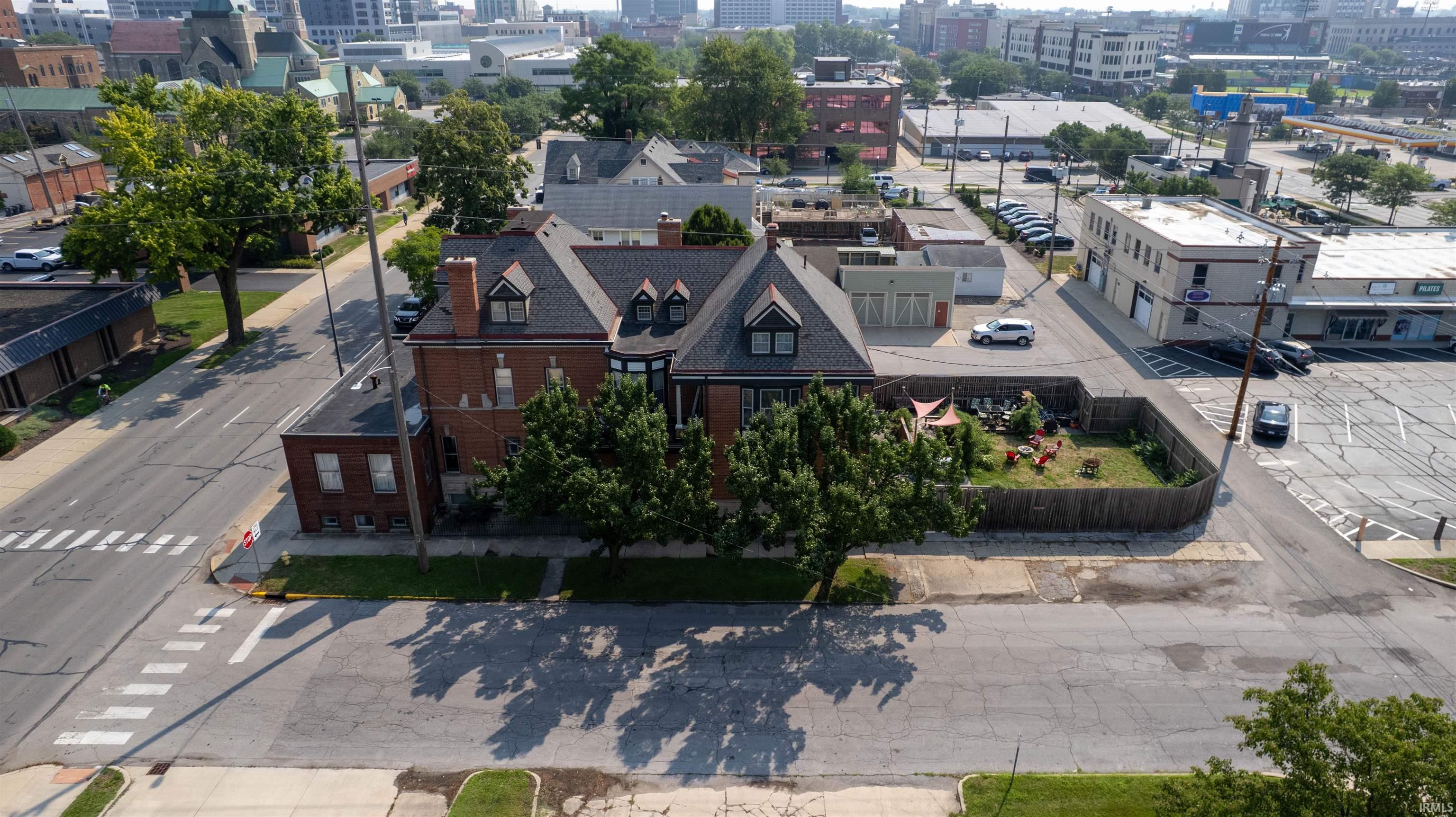 Photo 1 of 533 W Washington Boulevard