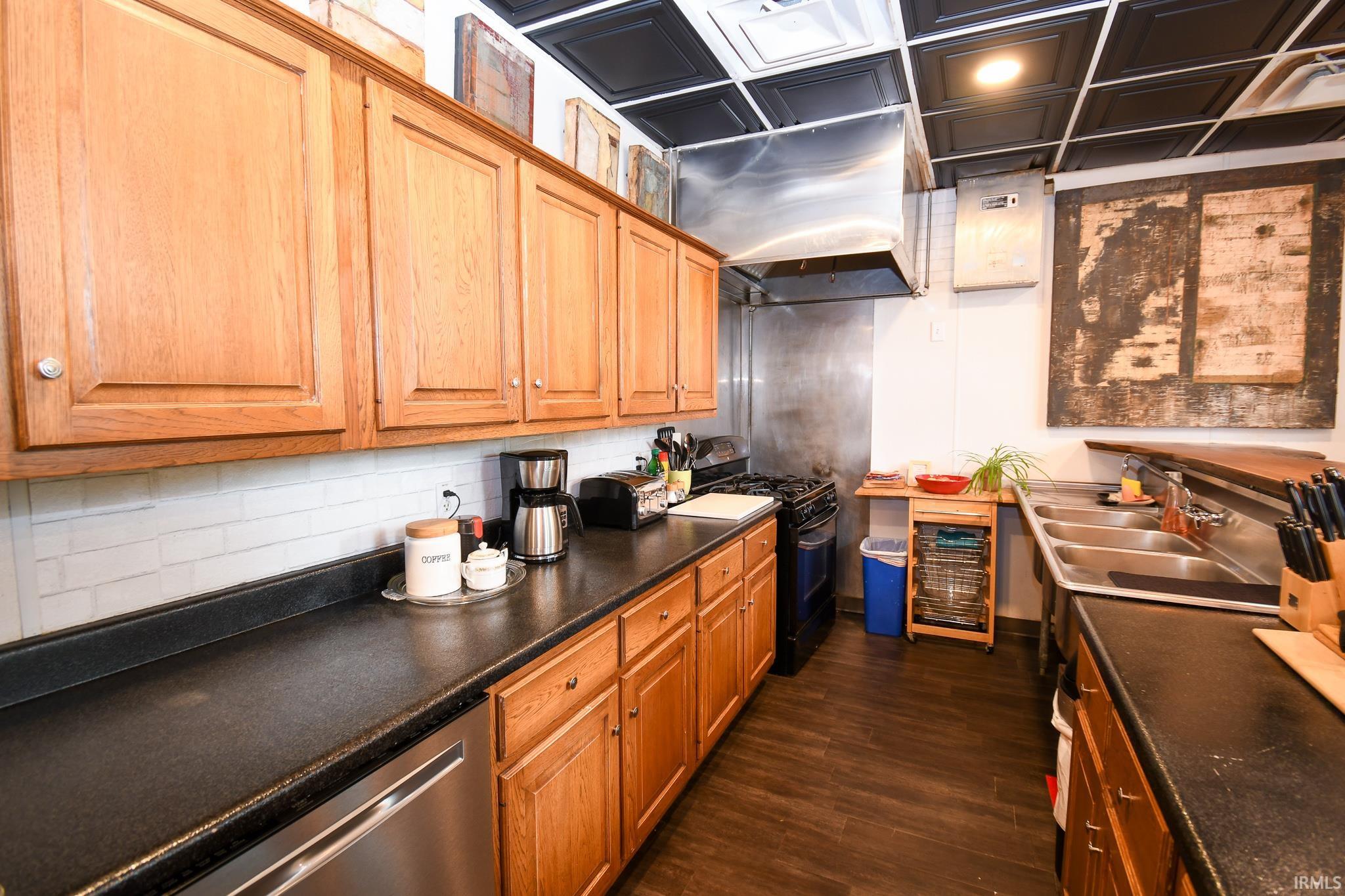 Photo 12 of 533 W Washington Boulevard