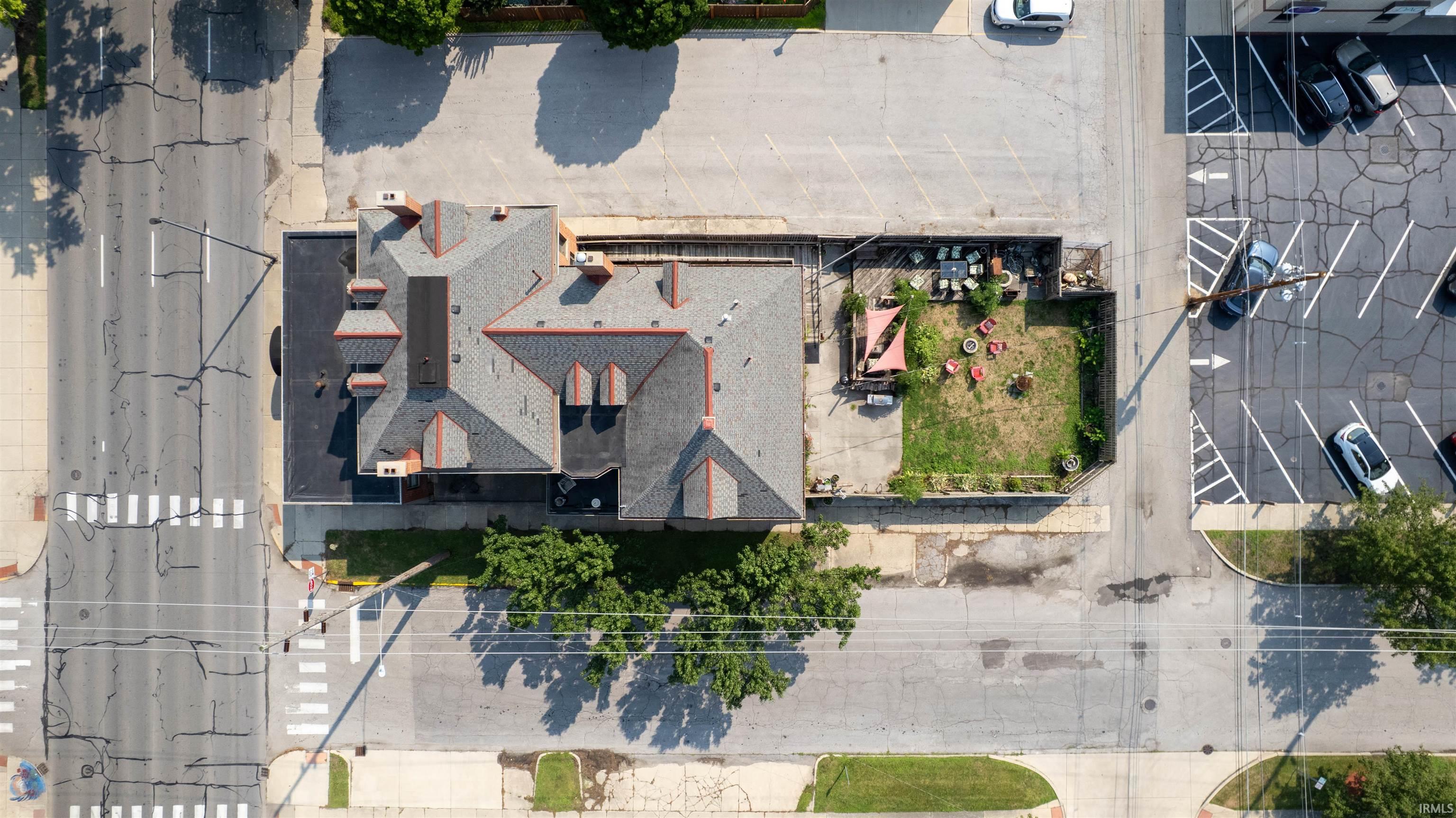 Photo 3 of 533 W Washington Boulevard