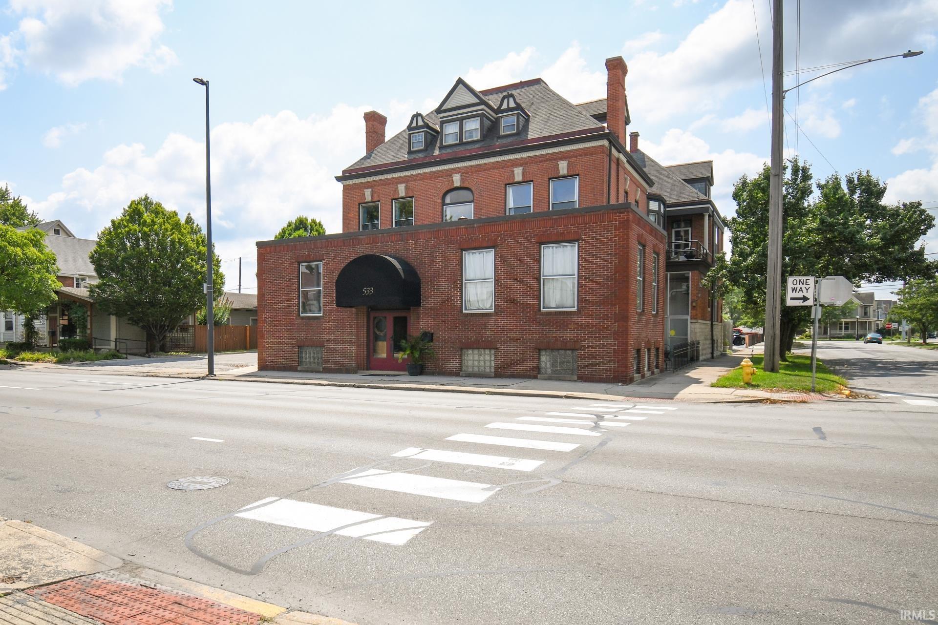 Photo 4 of 533 W Washington Boulevard