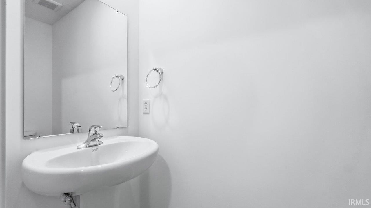 Photo 11 of 11033 Traders Trace Way