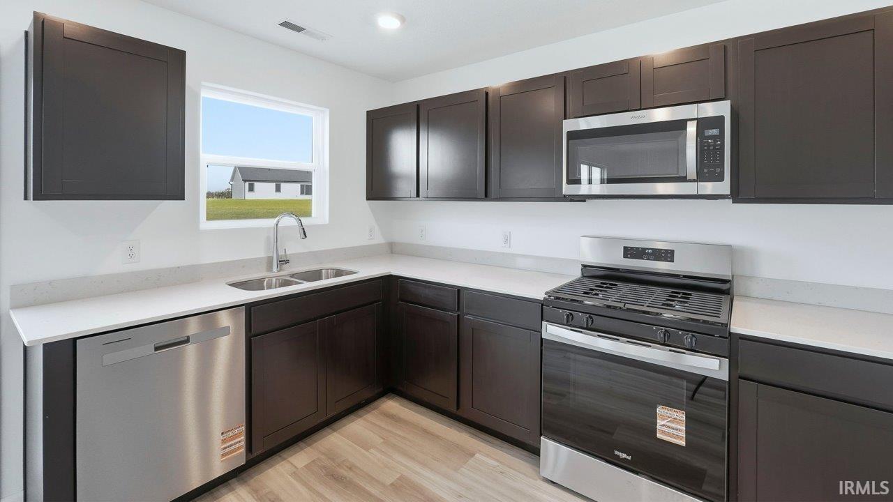 Photo 3 of 11033 Traders Trace Way