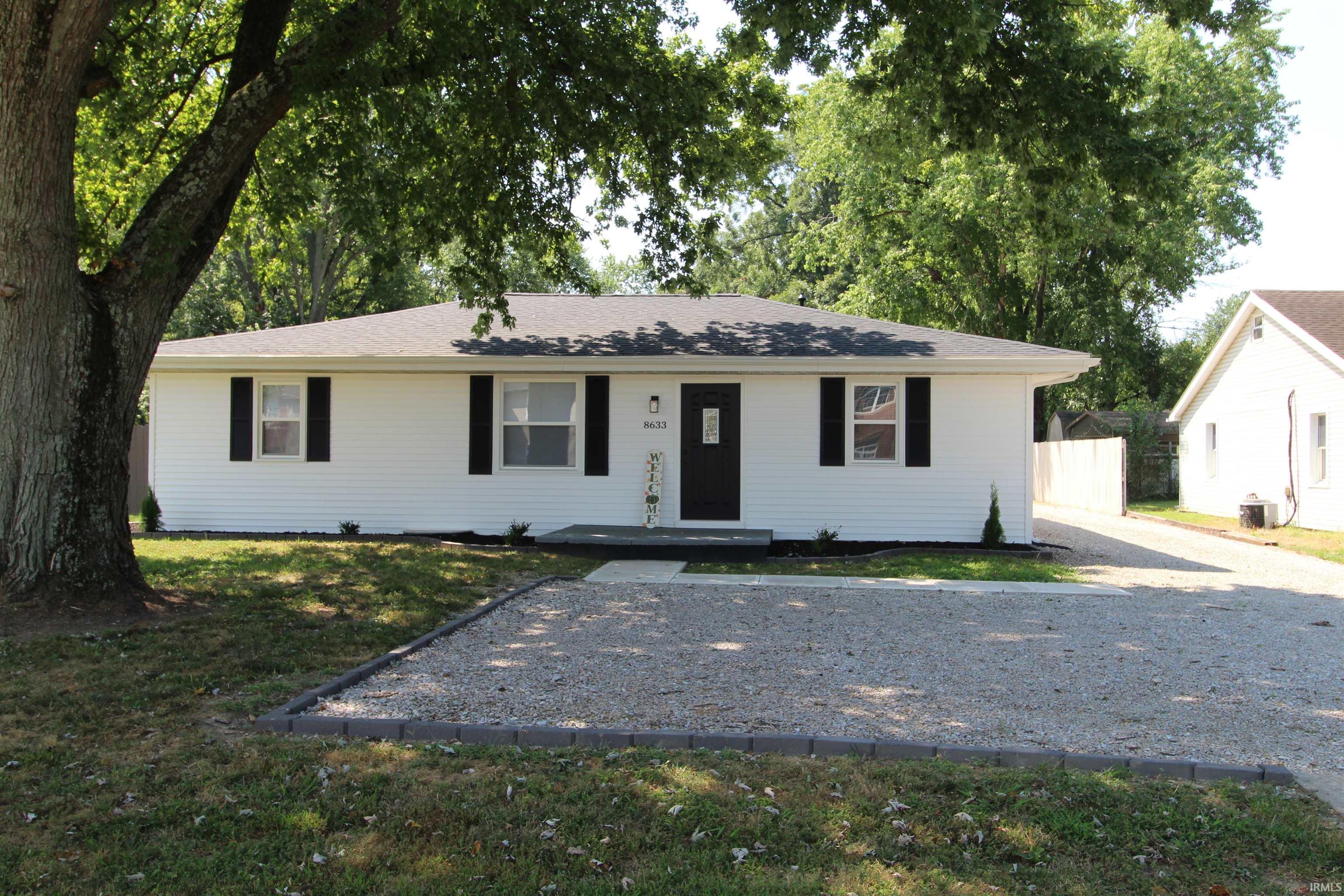 Homes for sale in Newburgh, IN | 8633 Outer Lincoln Ave, Newburgh, IN 47630 | MLS# 202533072