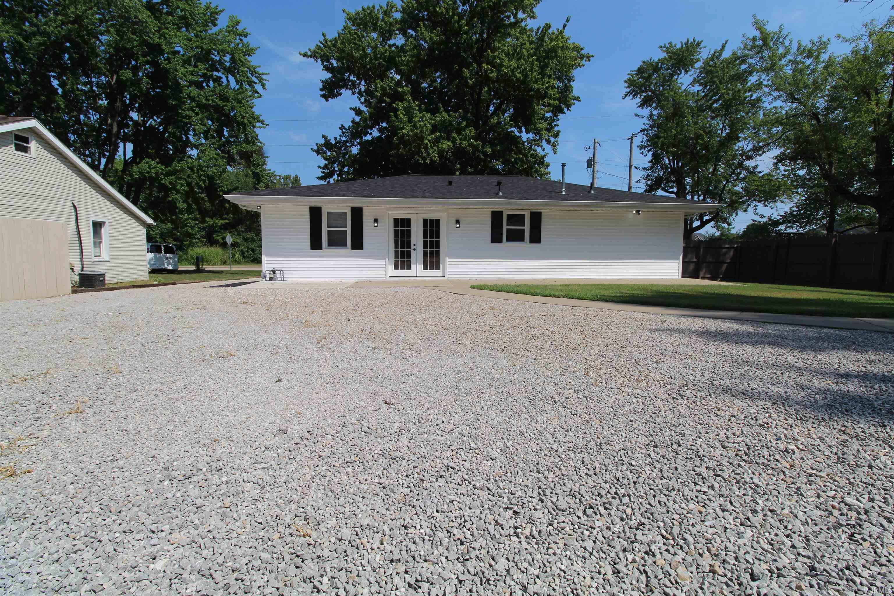 Homes for sale in Newburgh, IN | 8633 Outer Lincoln Ave, Newburgh, IN 47630 | MLS# 202533072