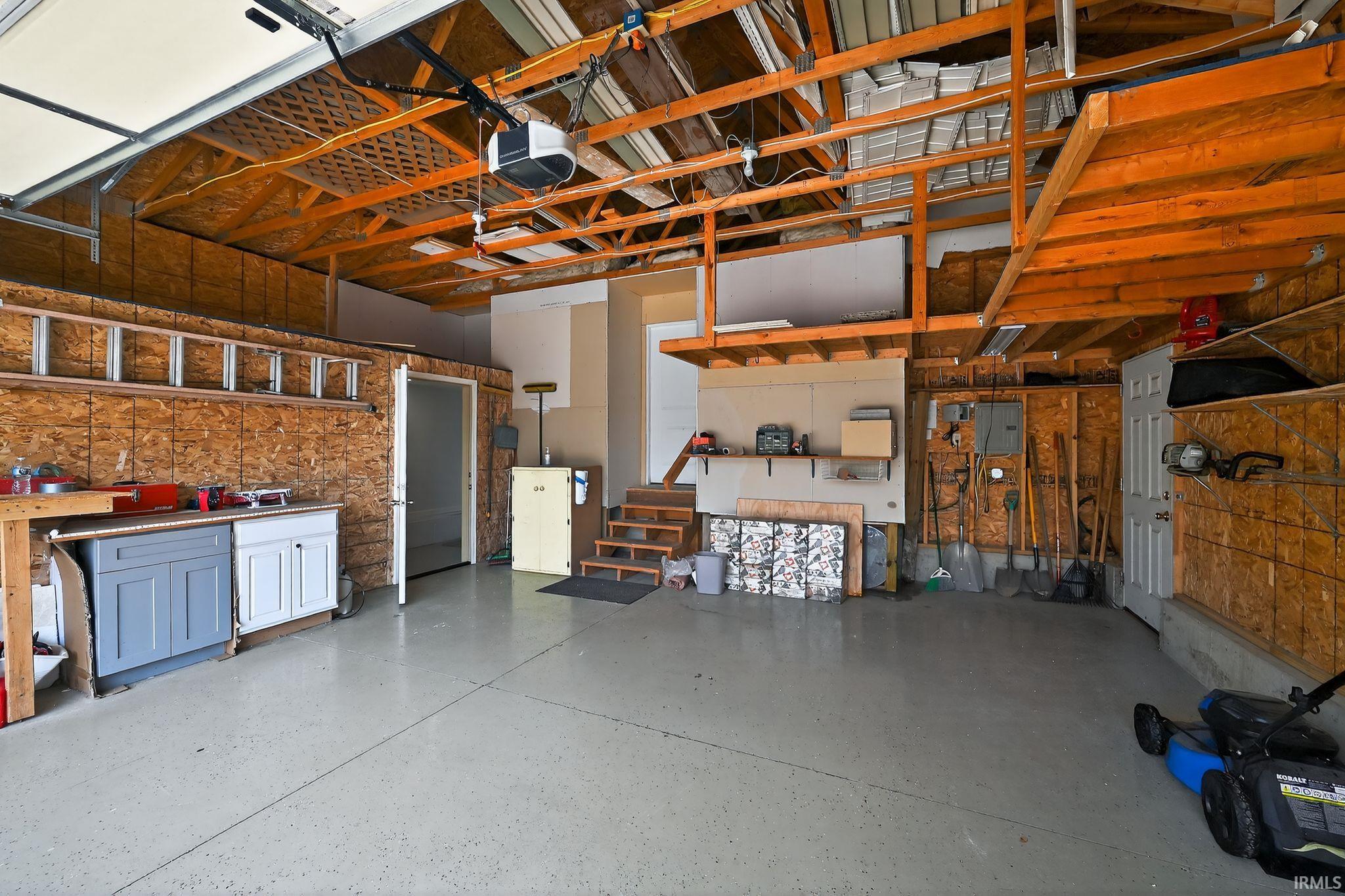 Homes for sale in Mishawaka, IN | 447 Edgewater Dr, Mishawaka, IN 46545 | MLS# 202533098