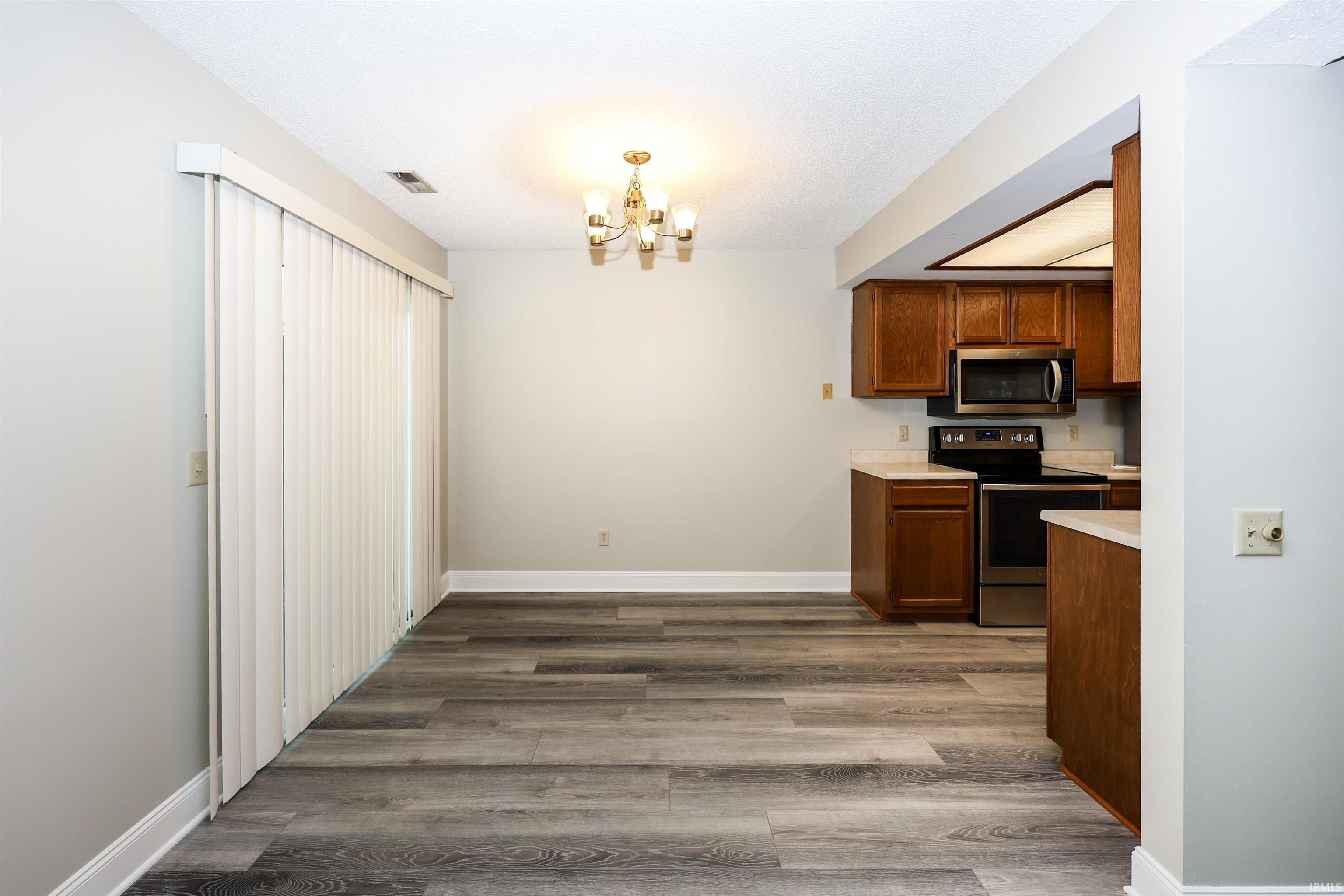 Photo 10 of 4905 Pinebrook Drive