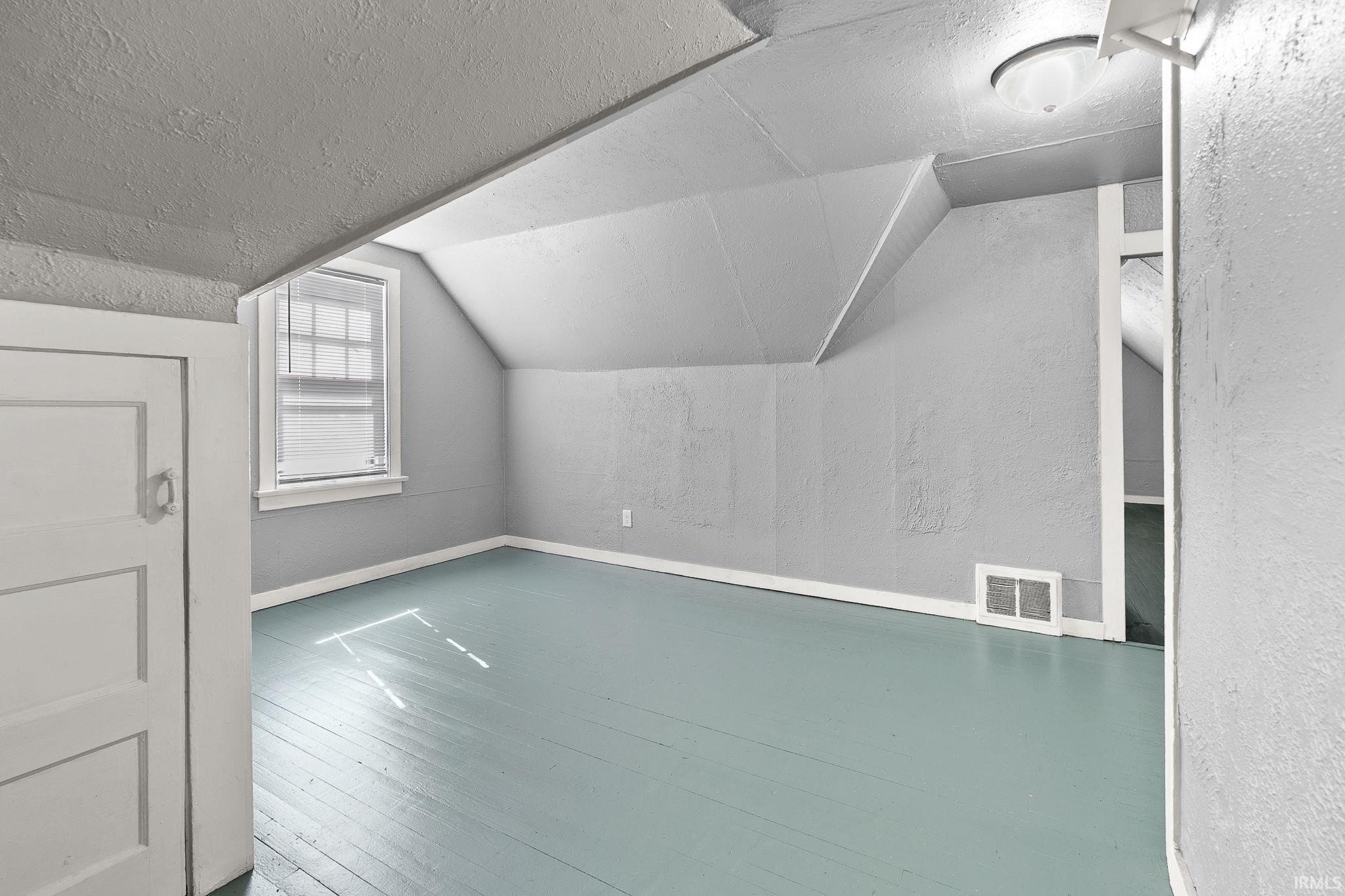 Photo 23 of 1712 Illinois Street