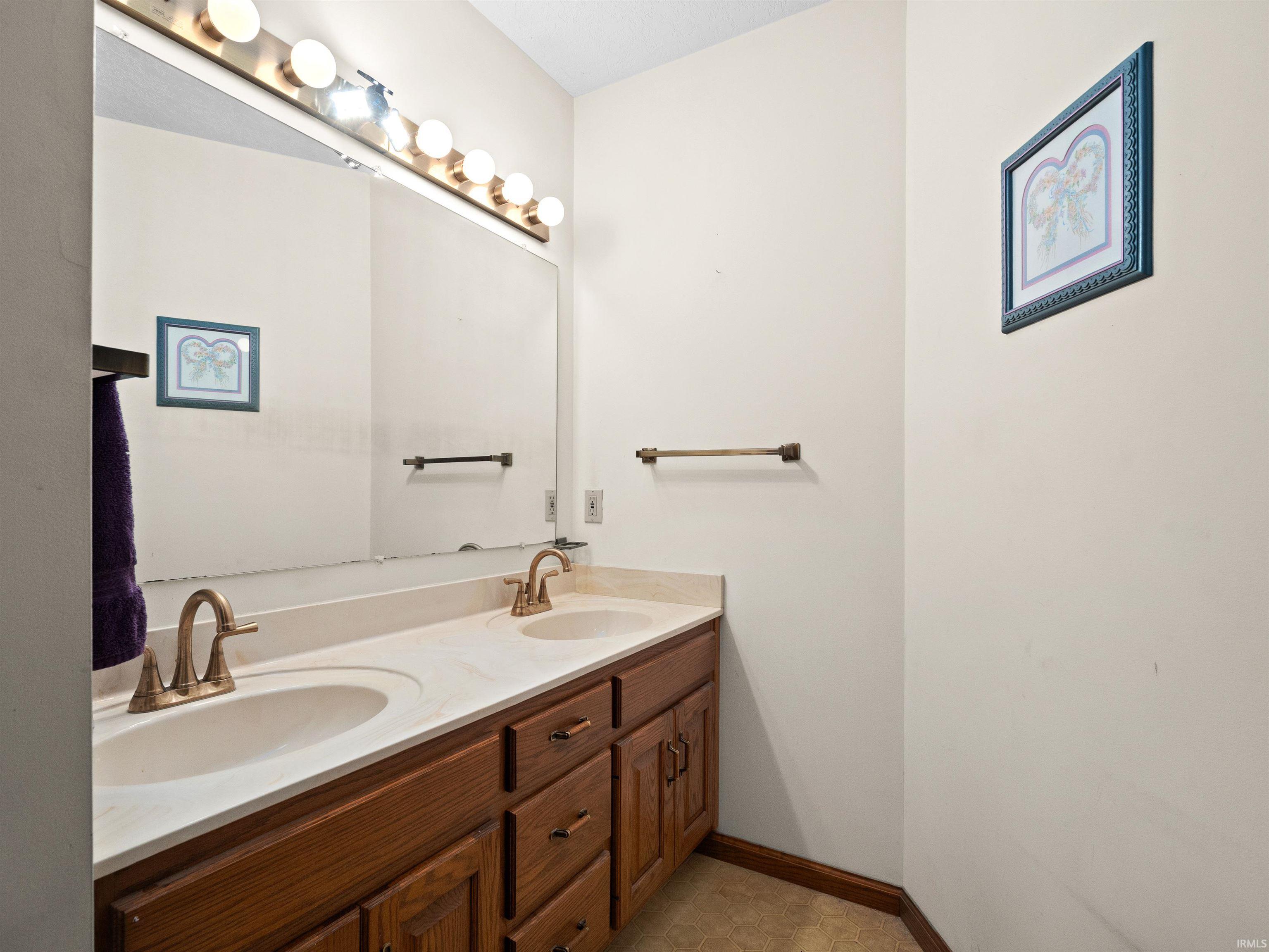 Photo 10 of 6725 Lakewood Court