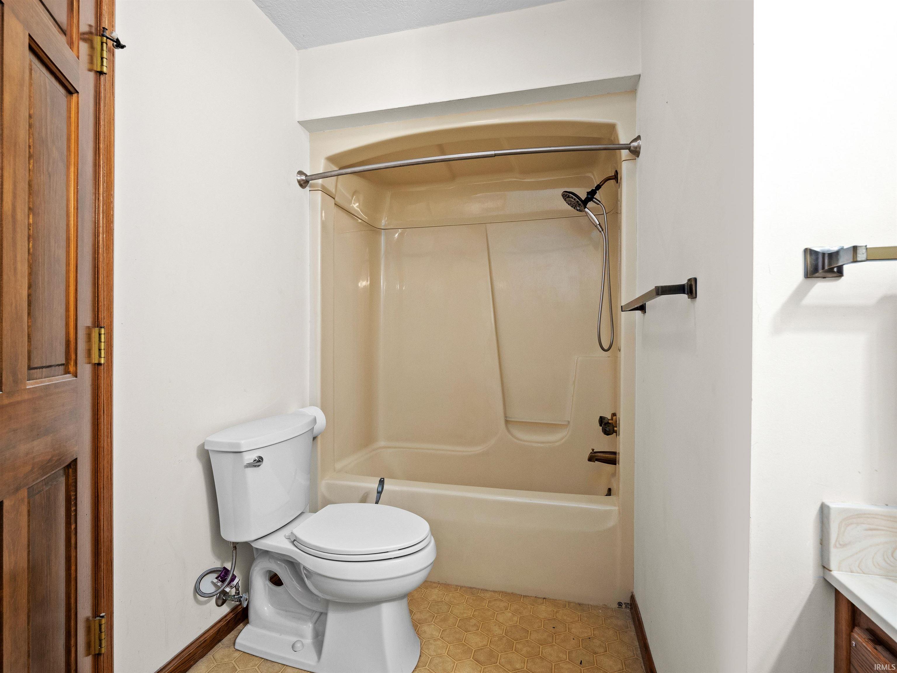 Photo 11 of 6725 Lakewood Court