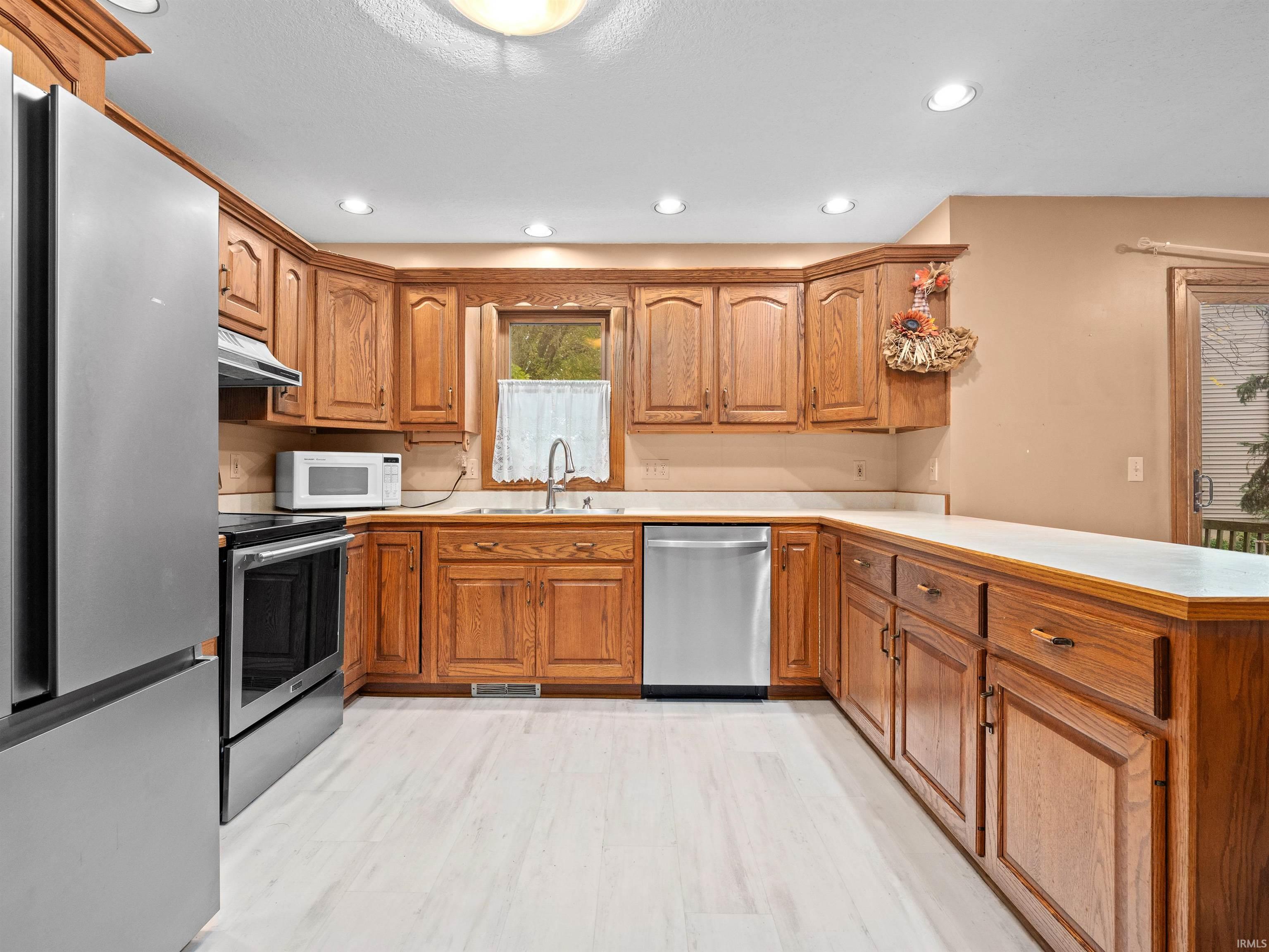 Photo 19 of 6725 Lakewood Court