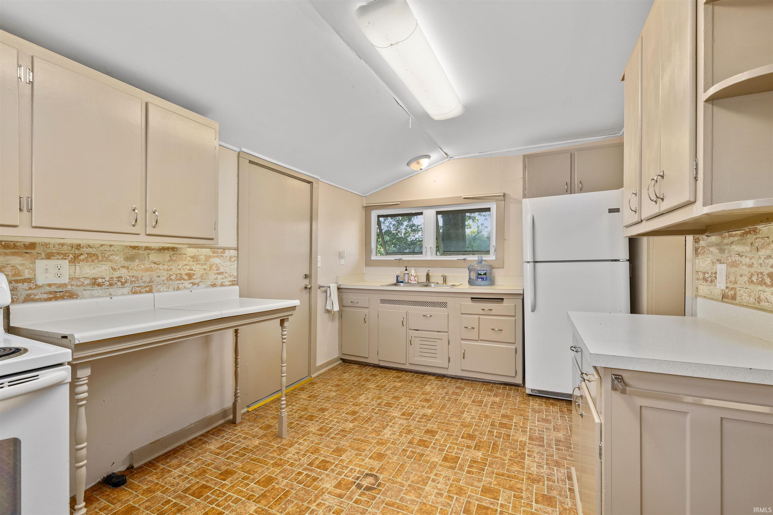 Photo 6 of 877 Harbor Court