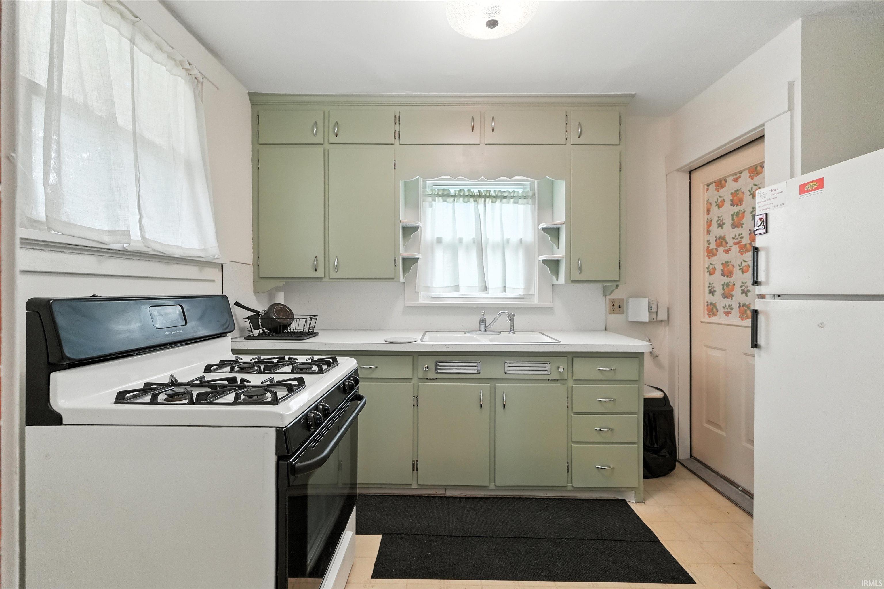 Photo 5 of 3330 Bowser Avenue