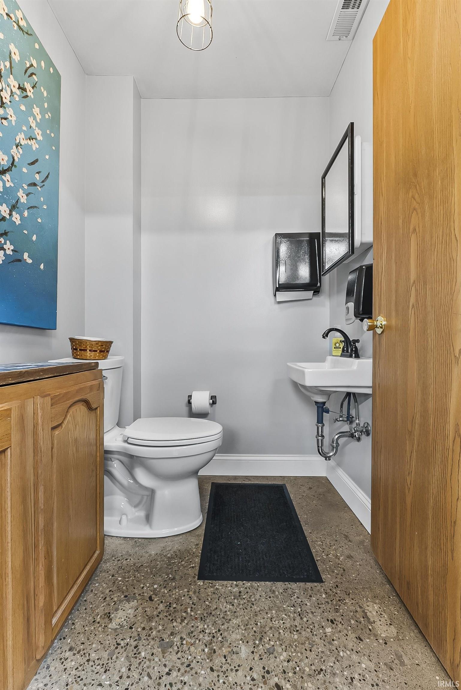 Photo 17 of 2332 N Clinton Street