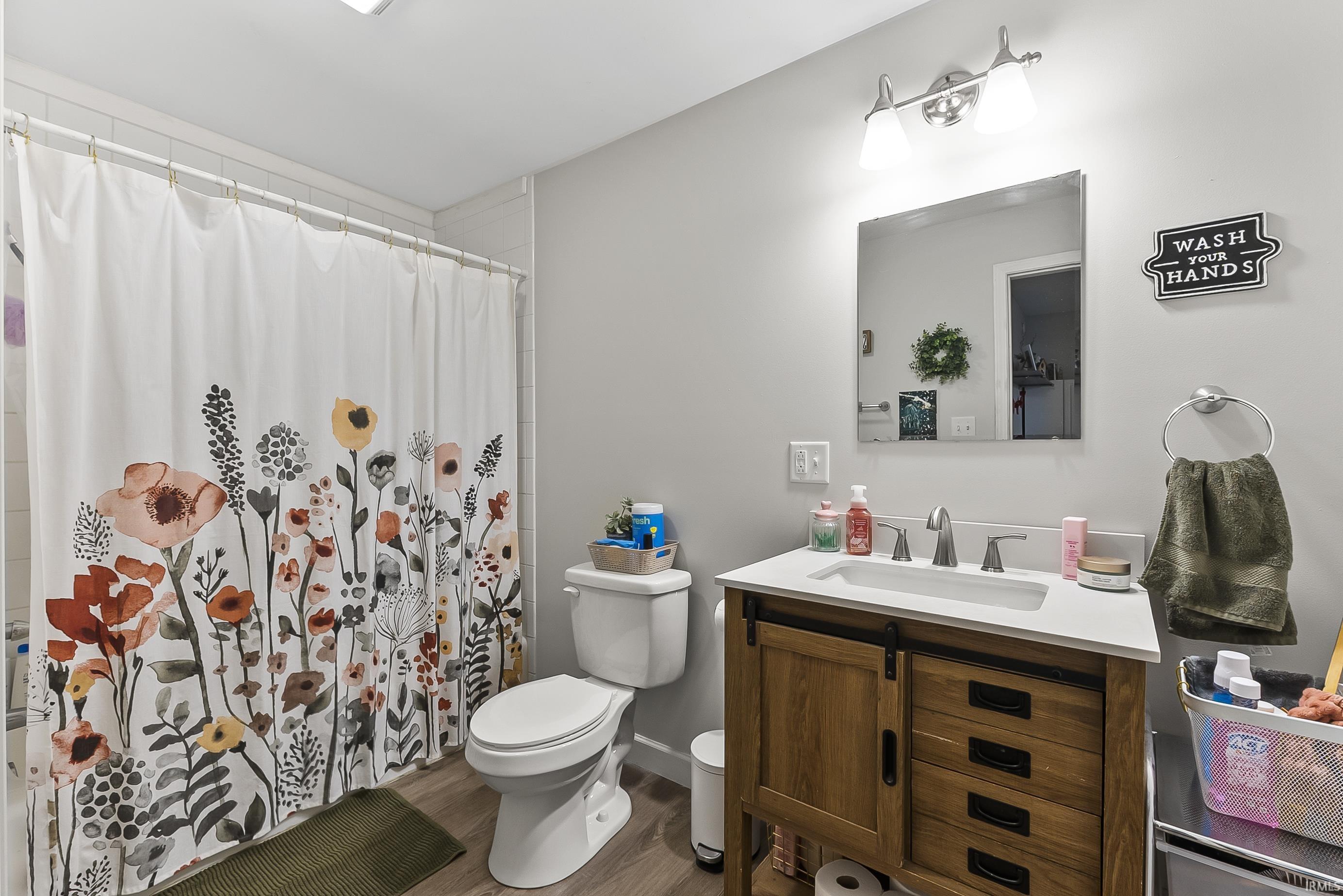 Photo 32 of 2332 N Clinton Street