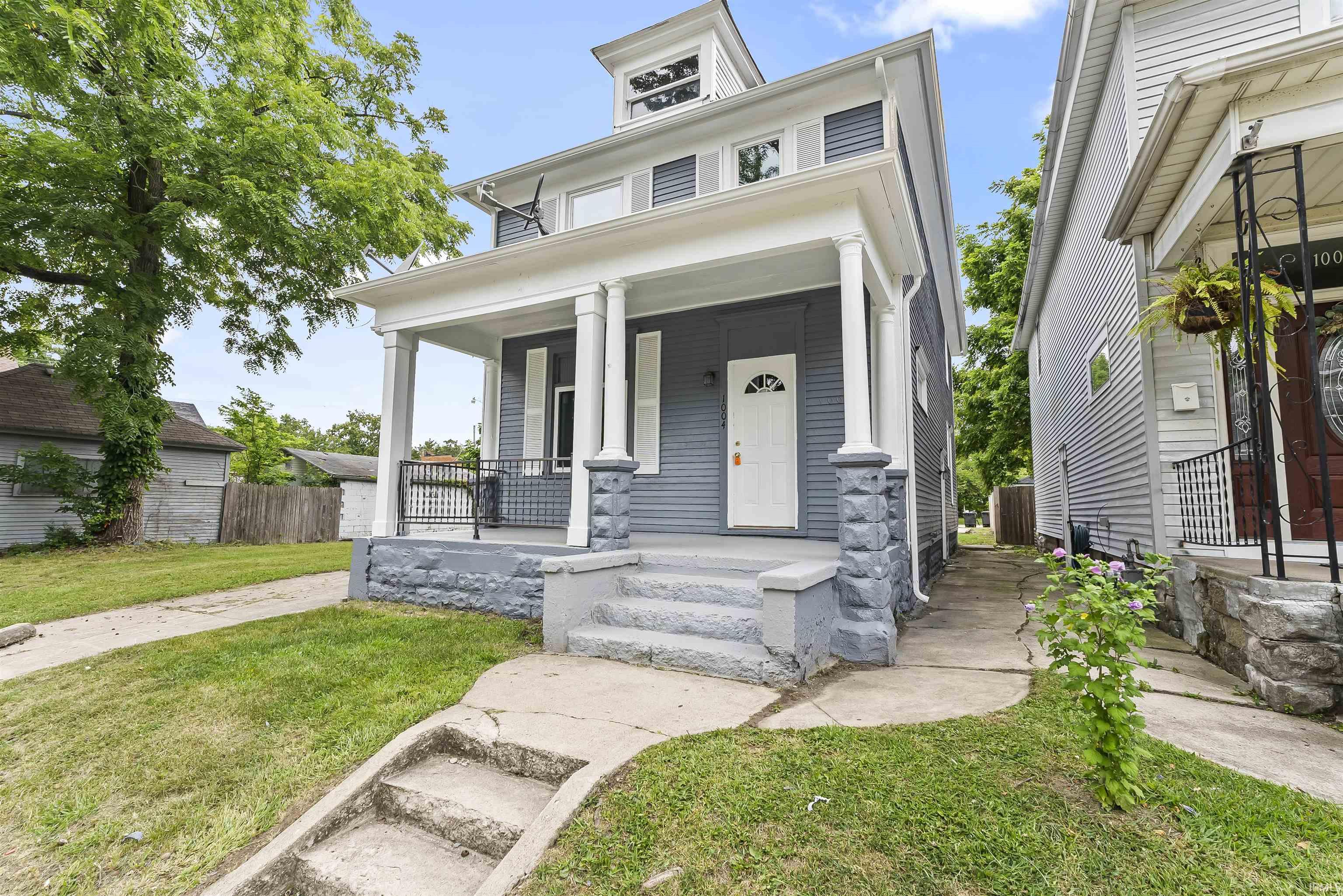 Photo 2 of 1004 Lincoln Avenue