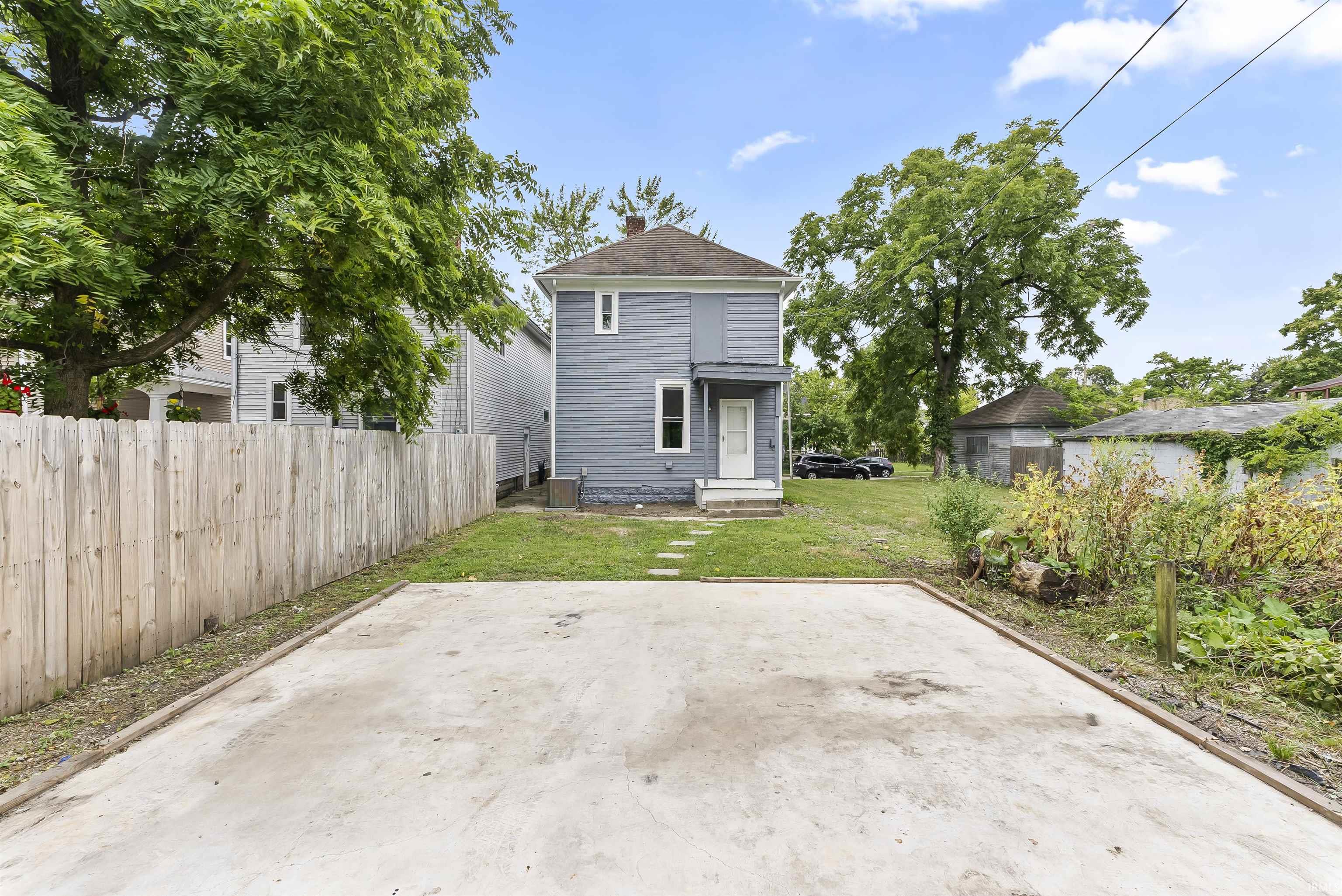 Photo 3 of 1004 Lincoln Avenue