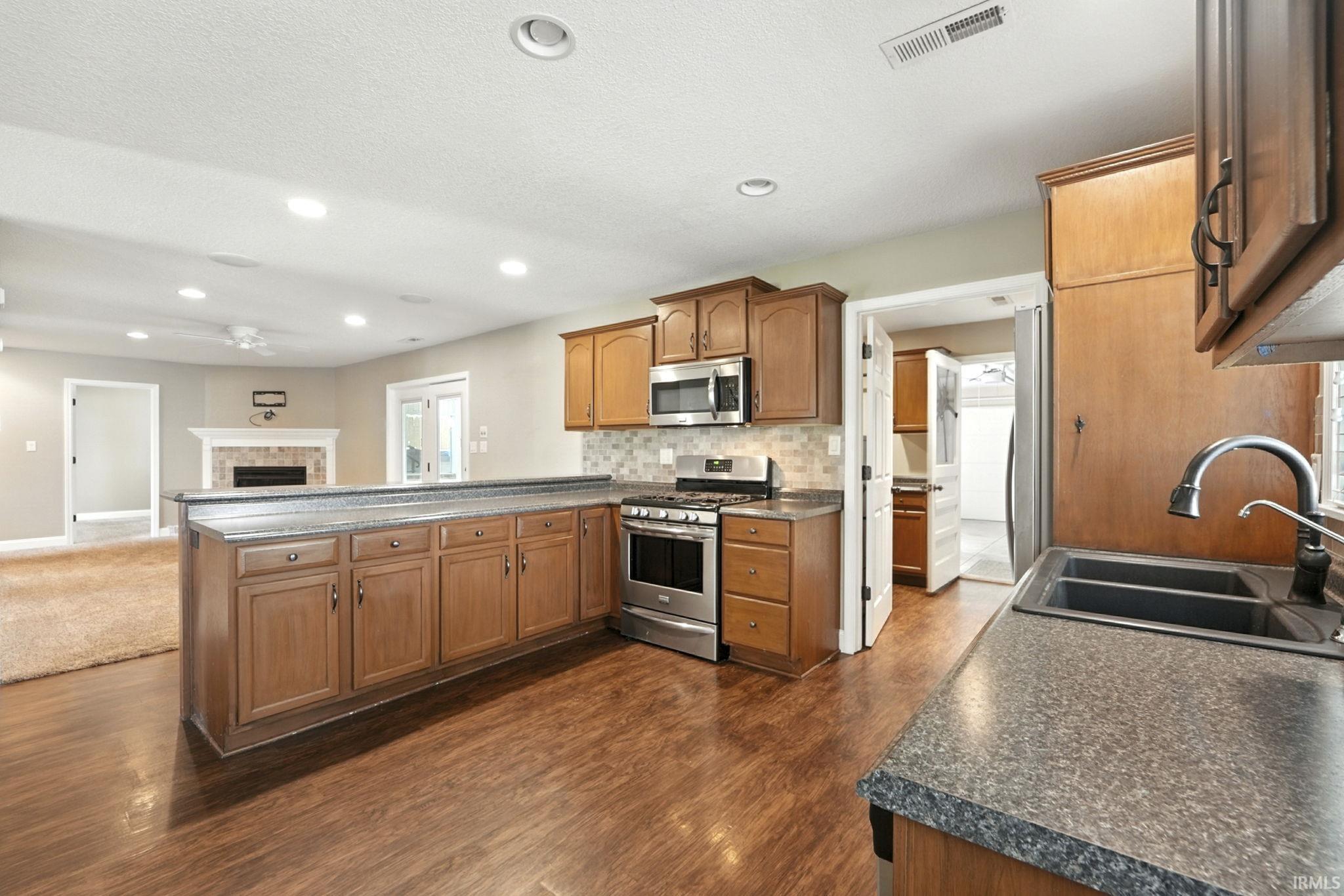 Photo 10 of 12707 Elsworth Street