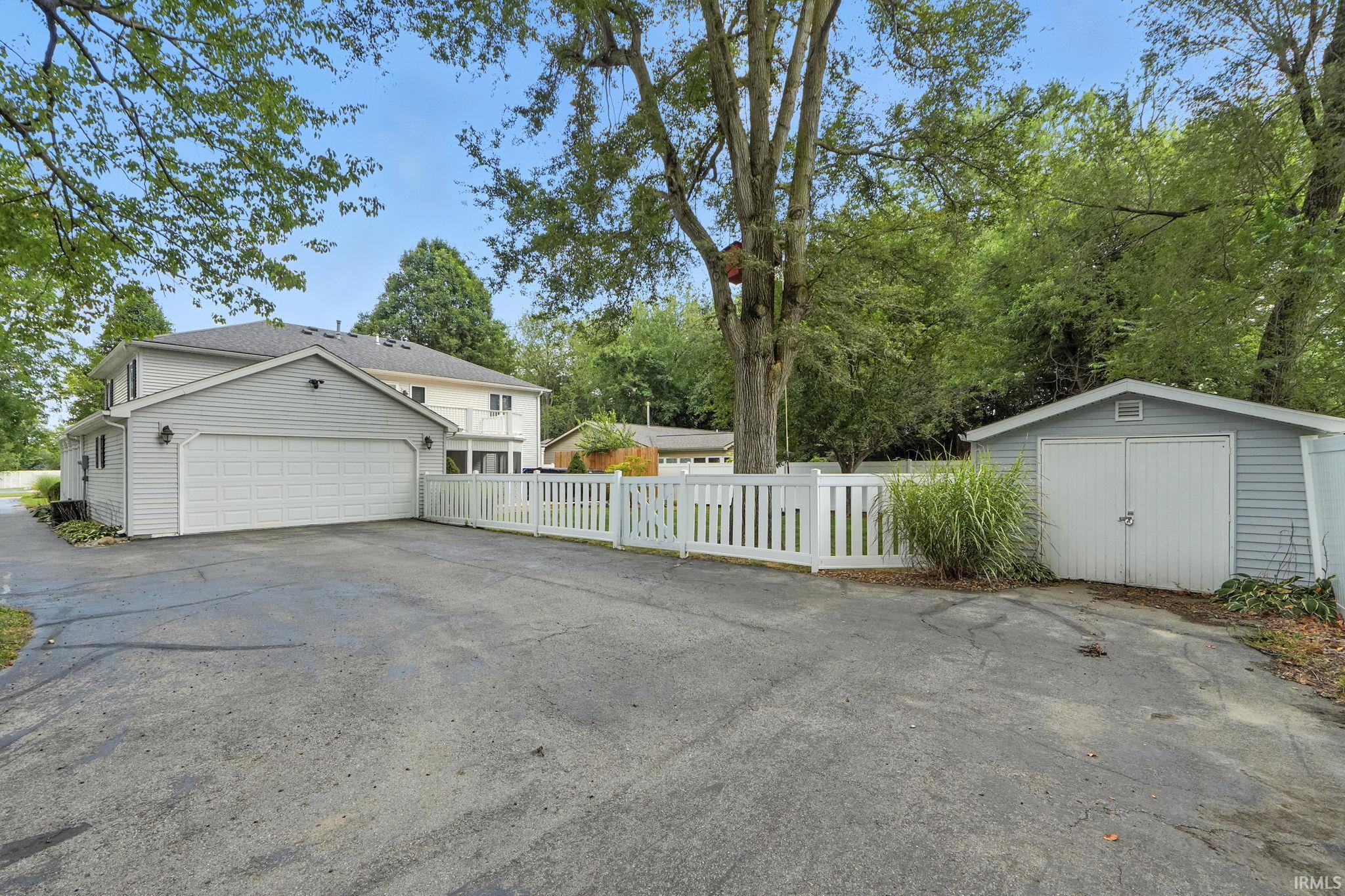 Photo 33 of 12707 Elsworth Street