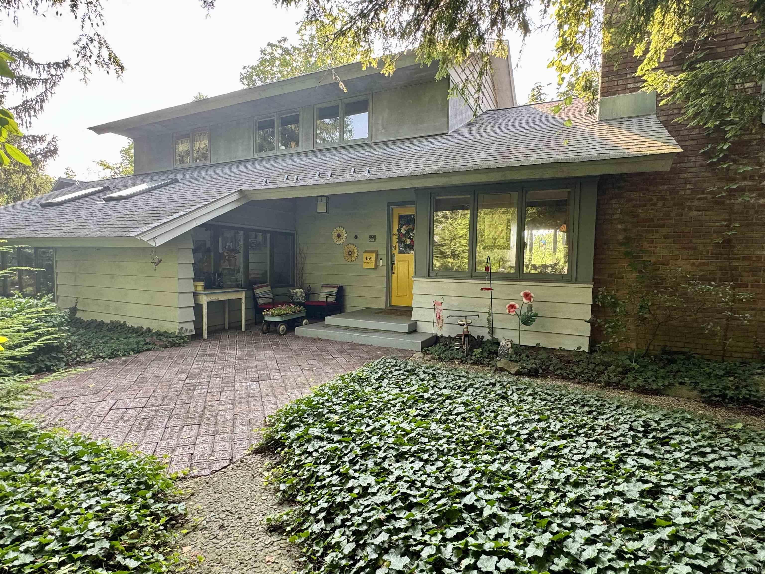 Photo 0 of 459 E Hill Street