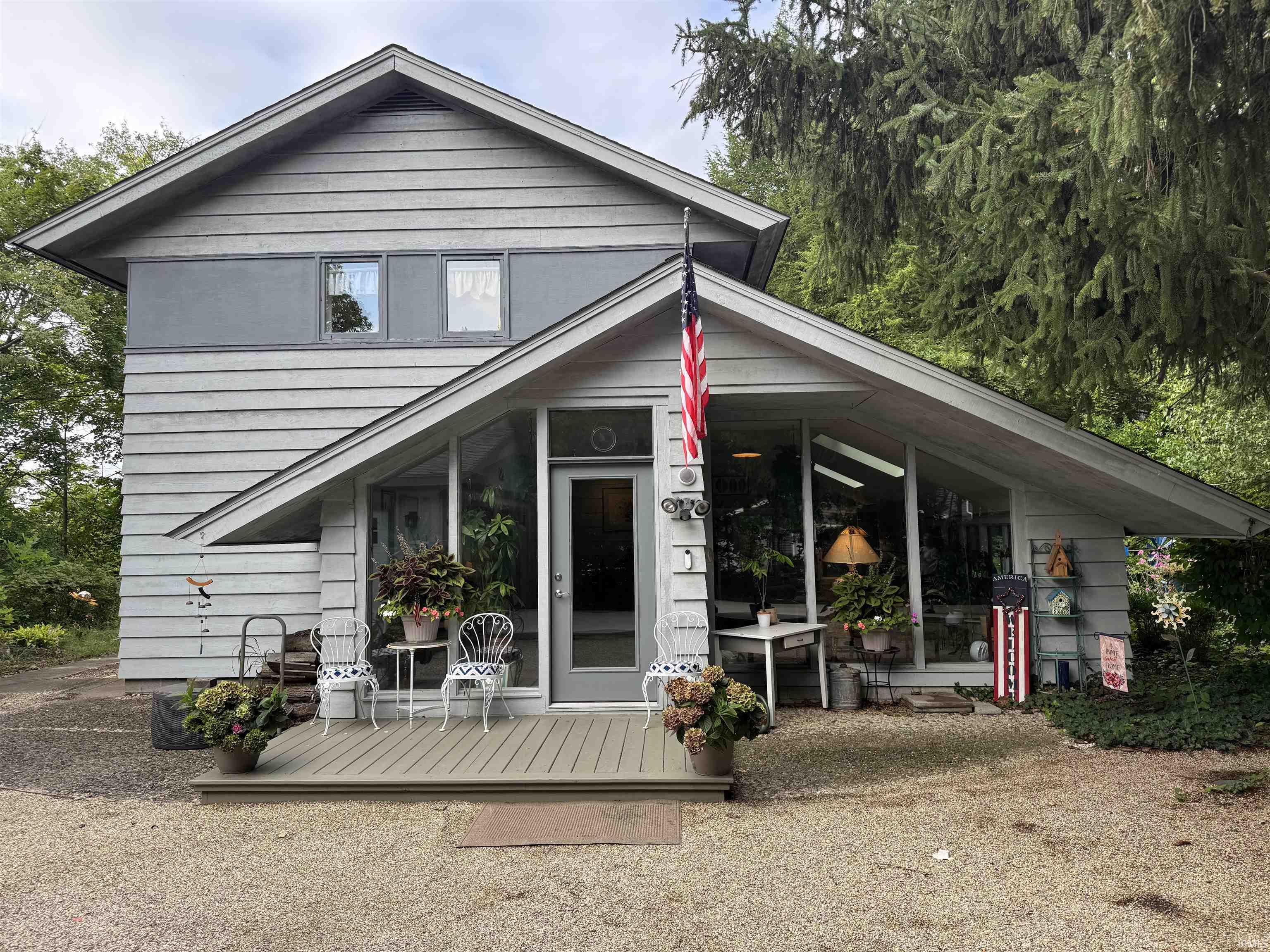 Photo 2 of 459 E Hill Street