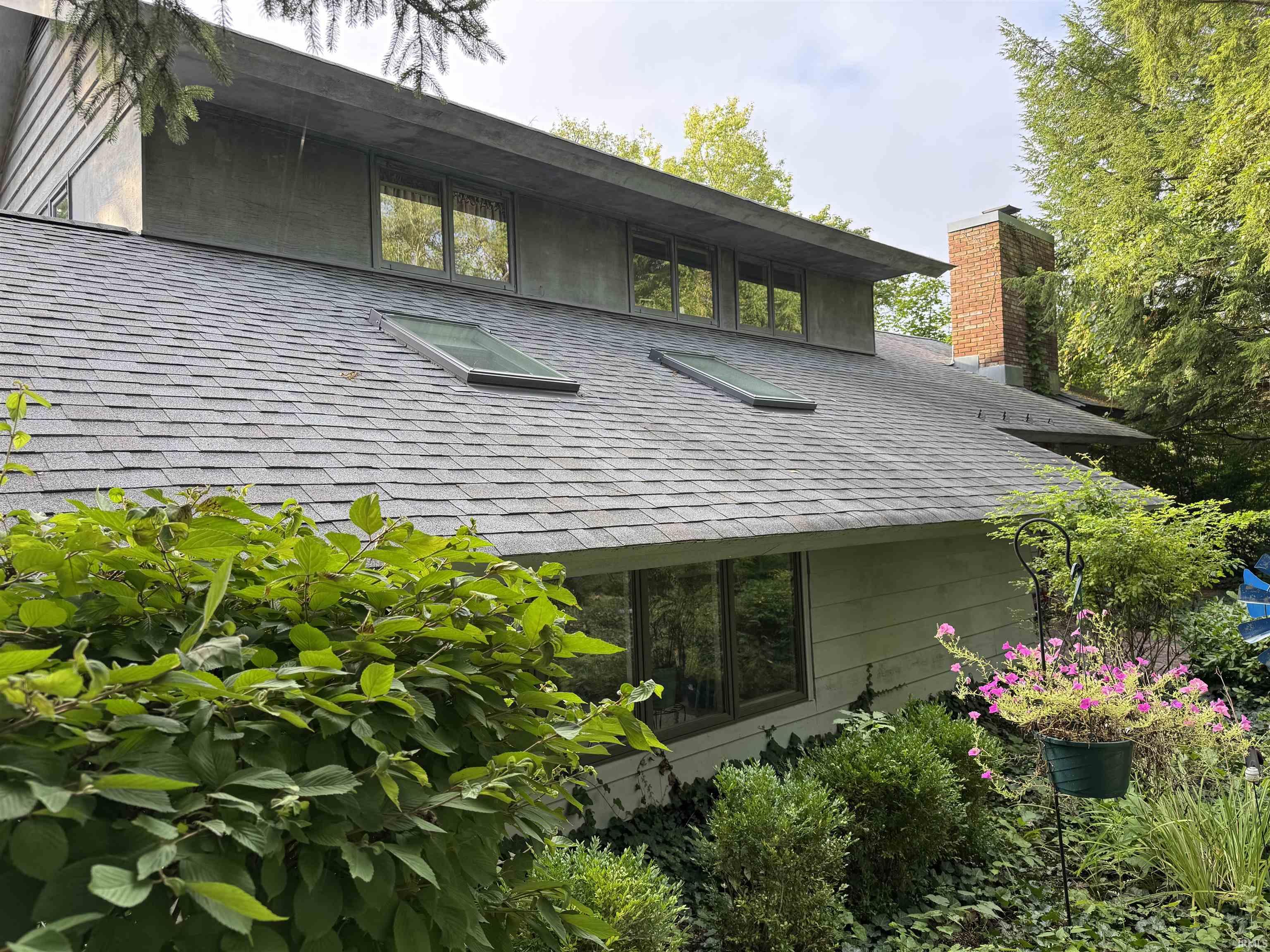 Photo 3 of 459 E Hill Street