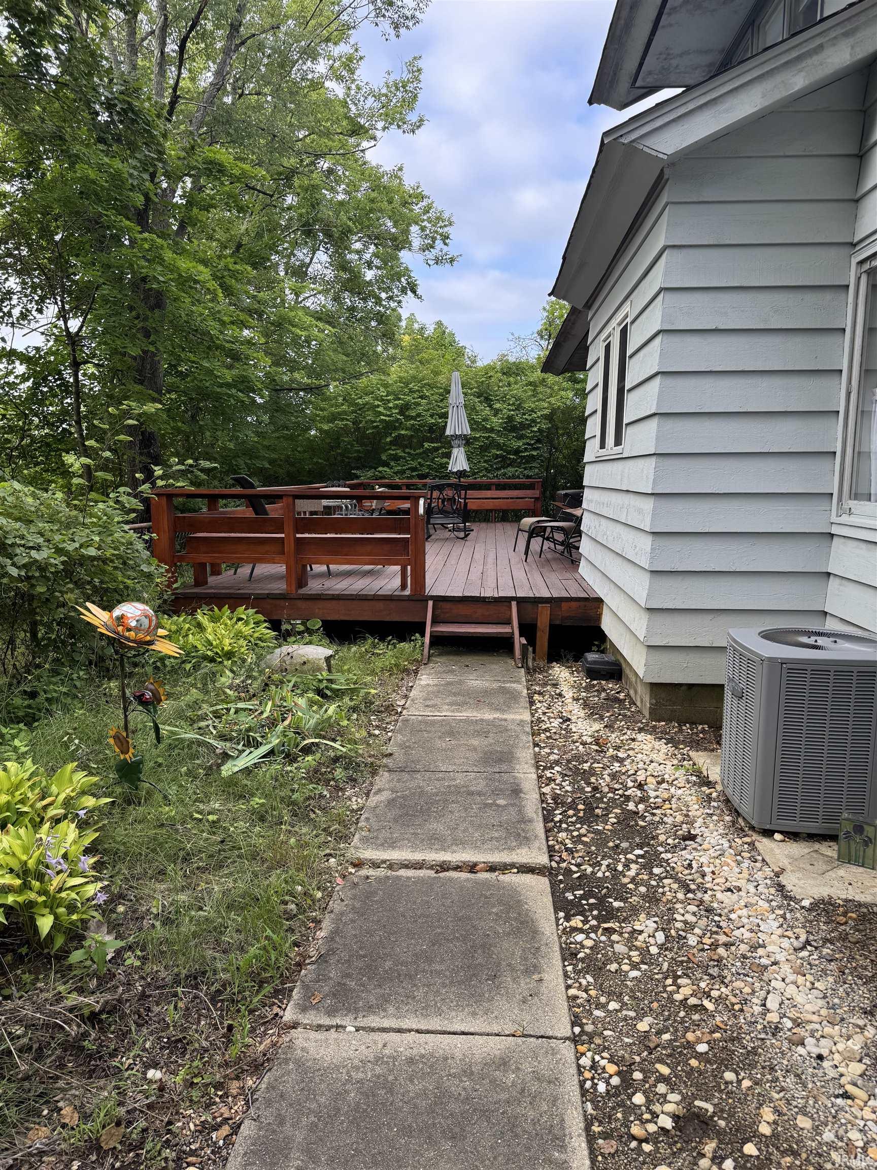 Photo 4 of 459 E Hill Street