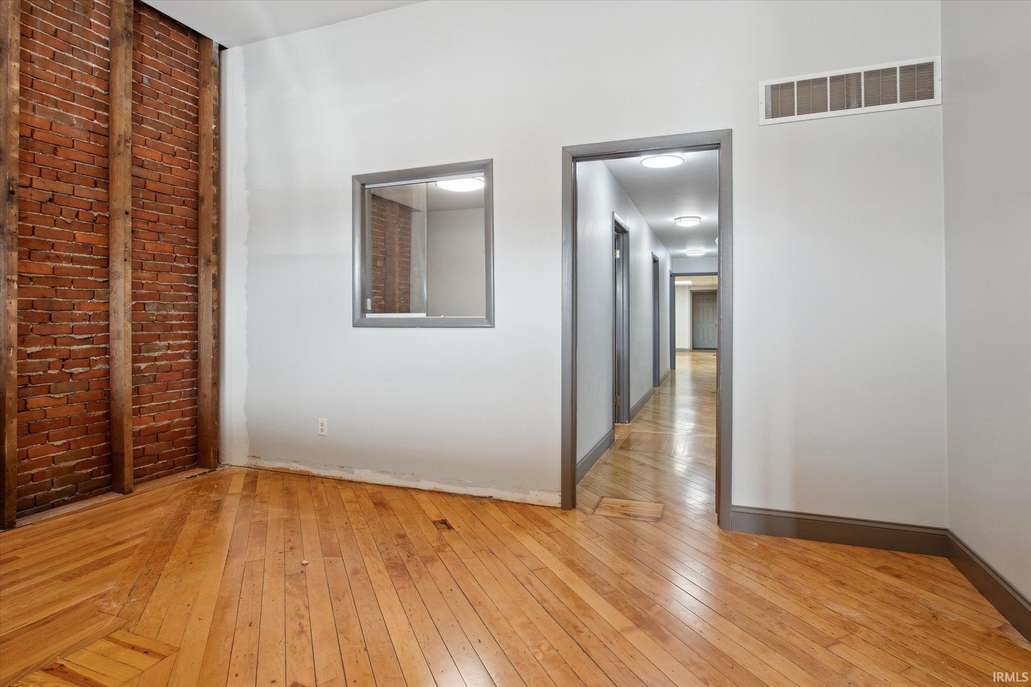 Photo 2 of 117 W Washington Street