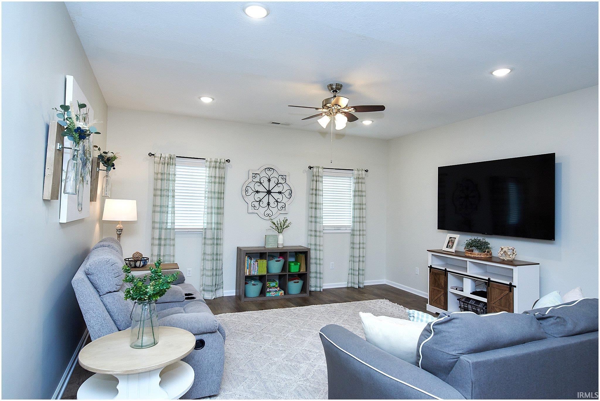 Photo 11 of 1018 W Water Street