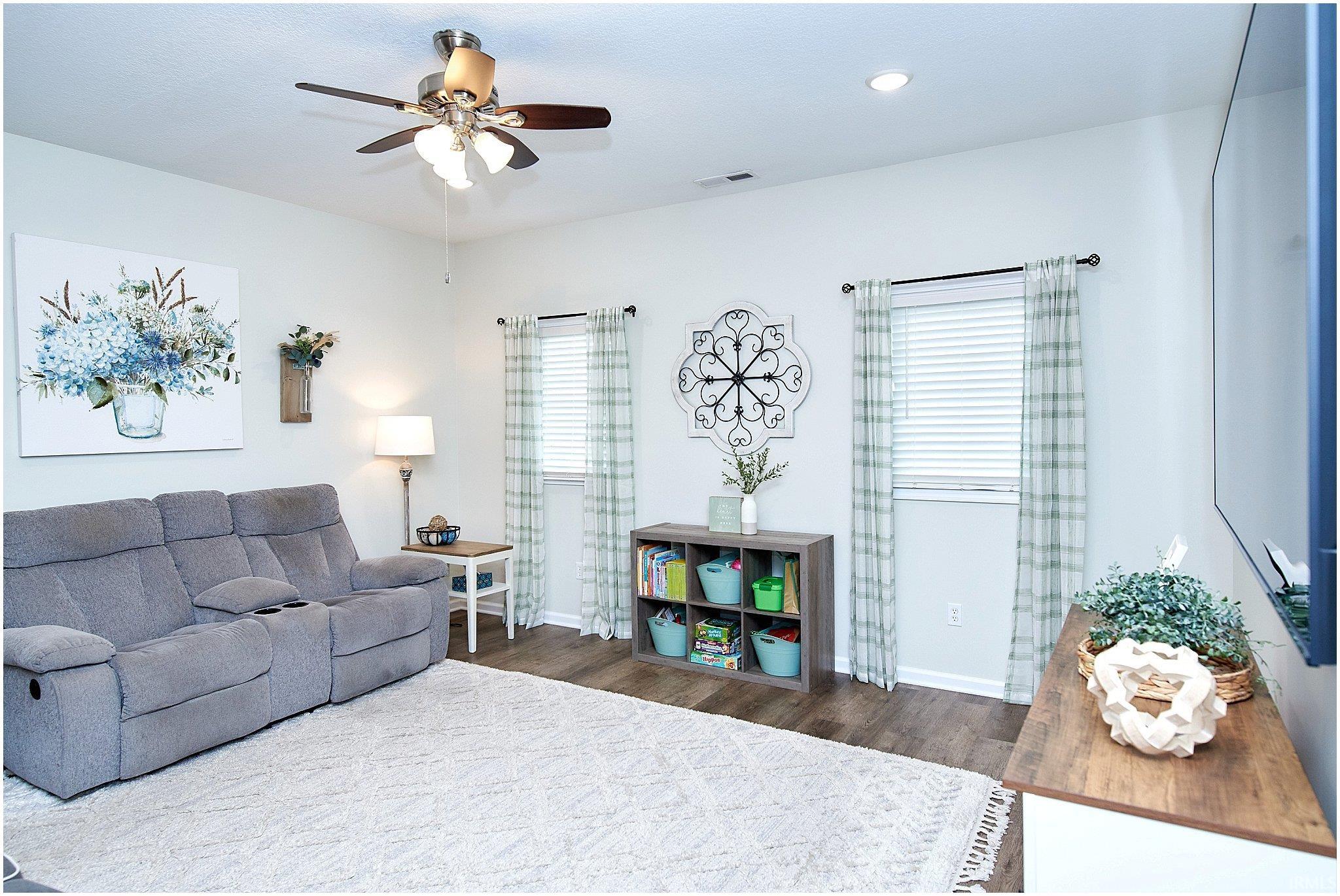 Photo 13 of 1018 W Water Street