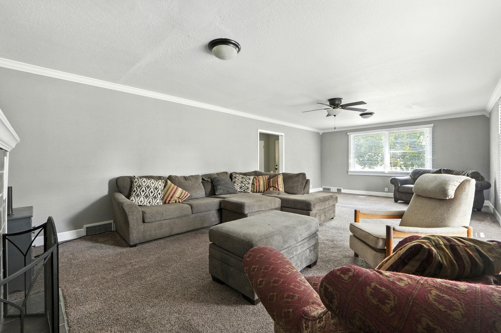 Photo 11 of 312 W Pleasant Street