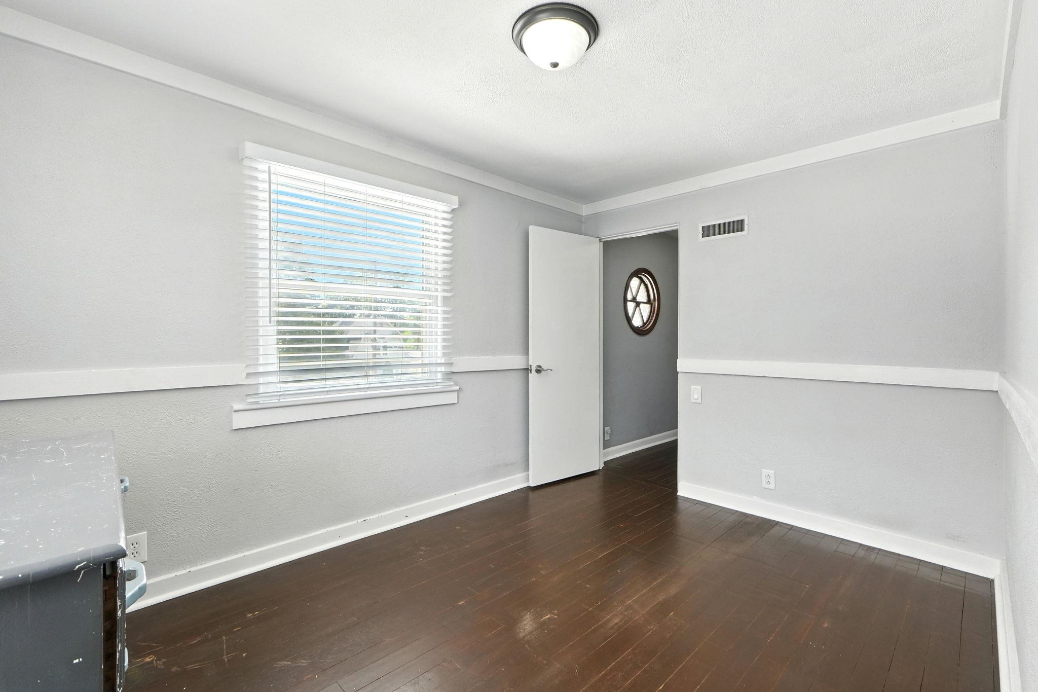 Photo 16 of 312 W Pleasant Street