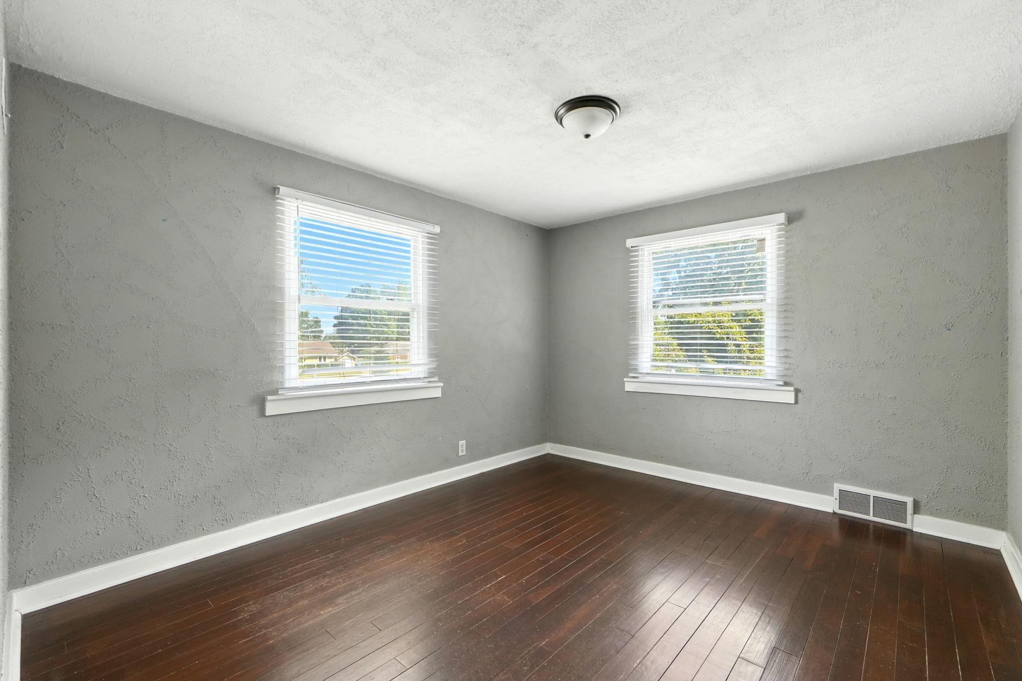 Photo 17 of 312 W Pleasant Street