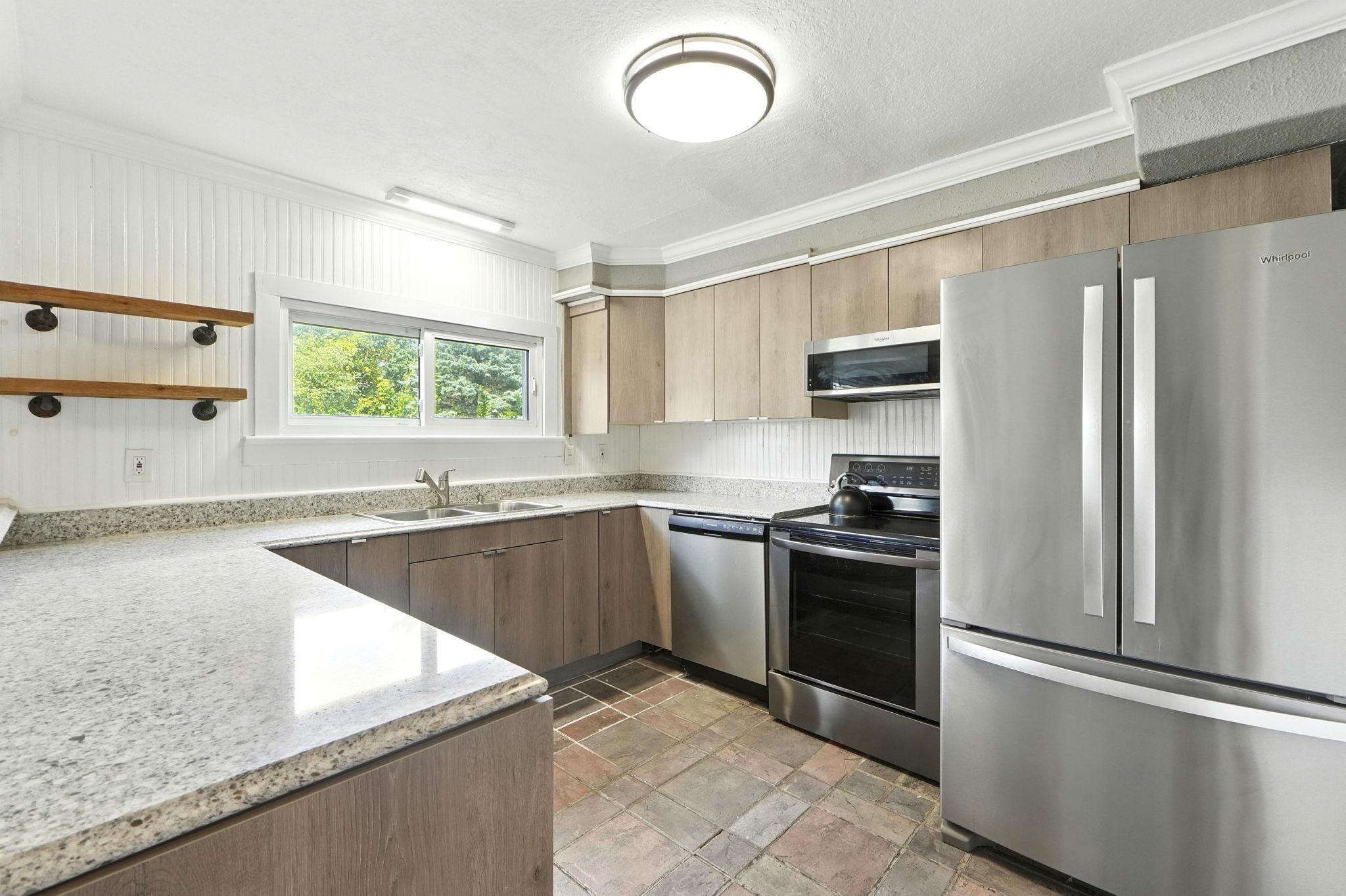 Photo 3 of 312 W Pleasant Street