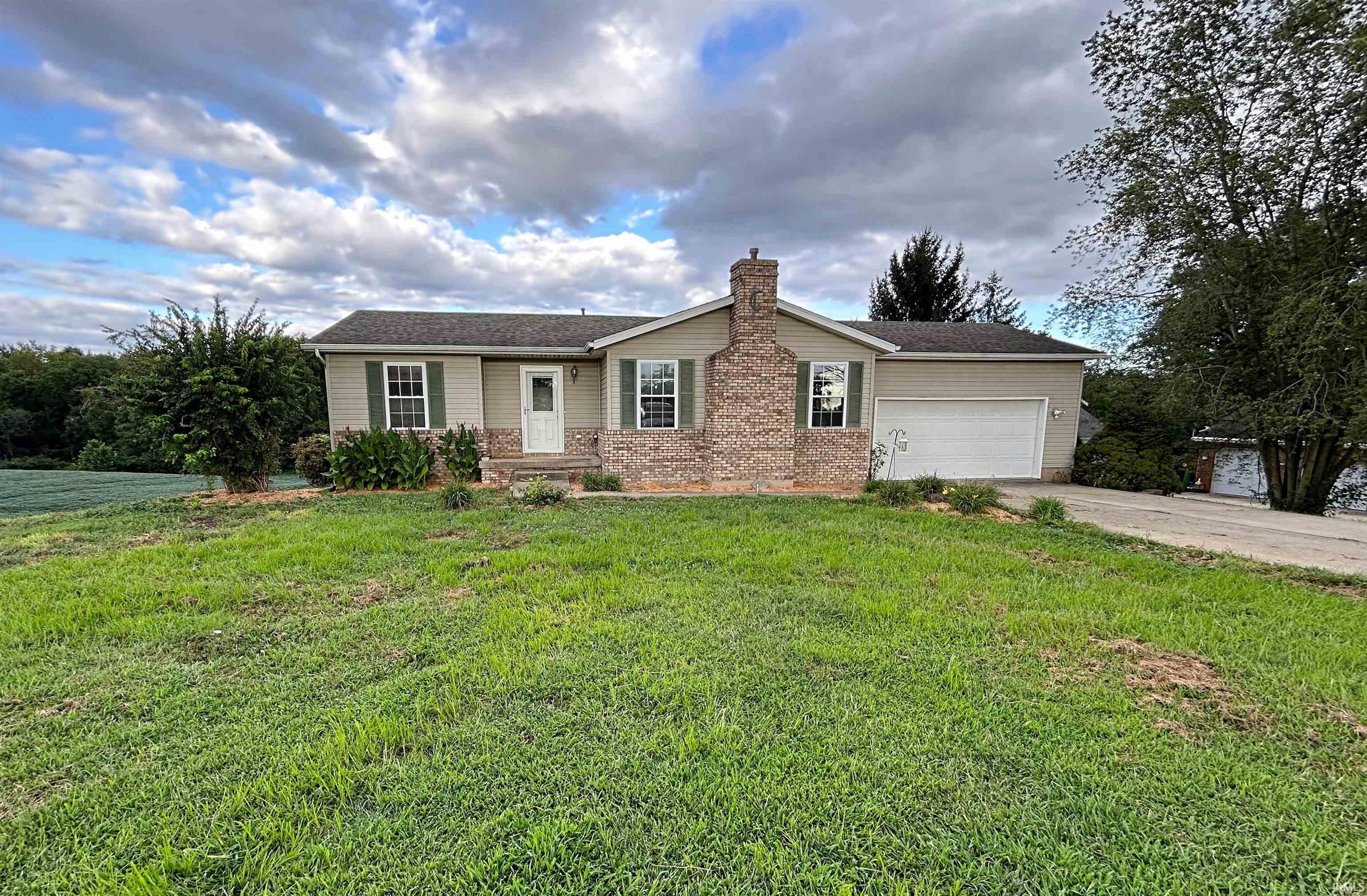 Homes for sale in Loogootee, IN | 690 E Southridge Rd, Loogootee, IN 47553 | MLS# 202534139