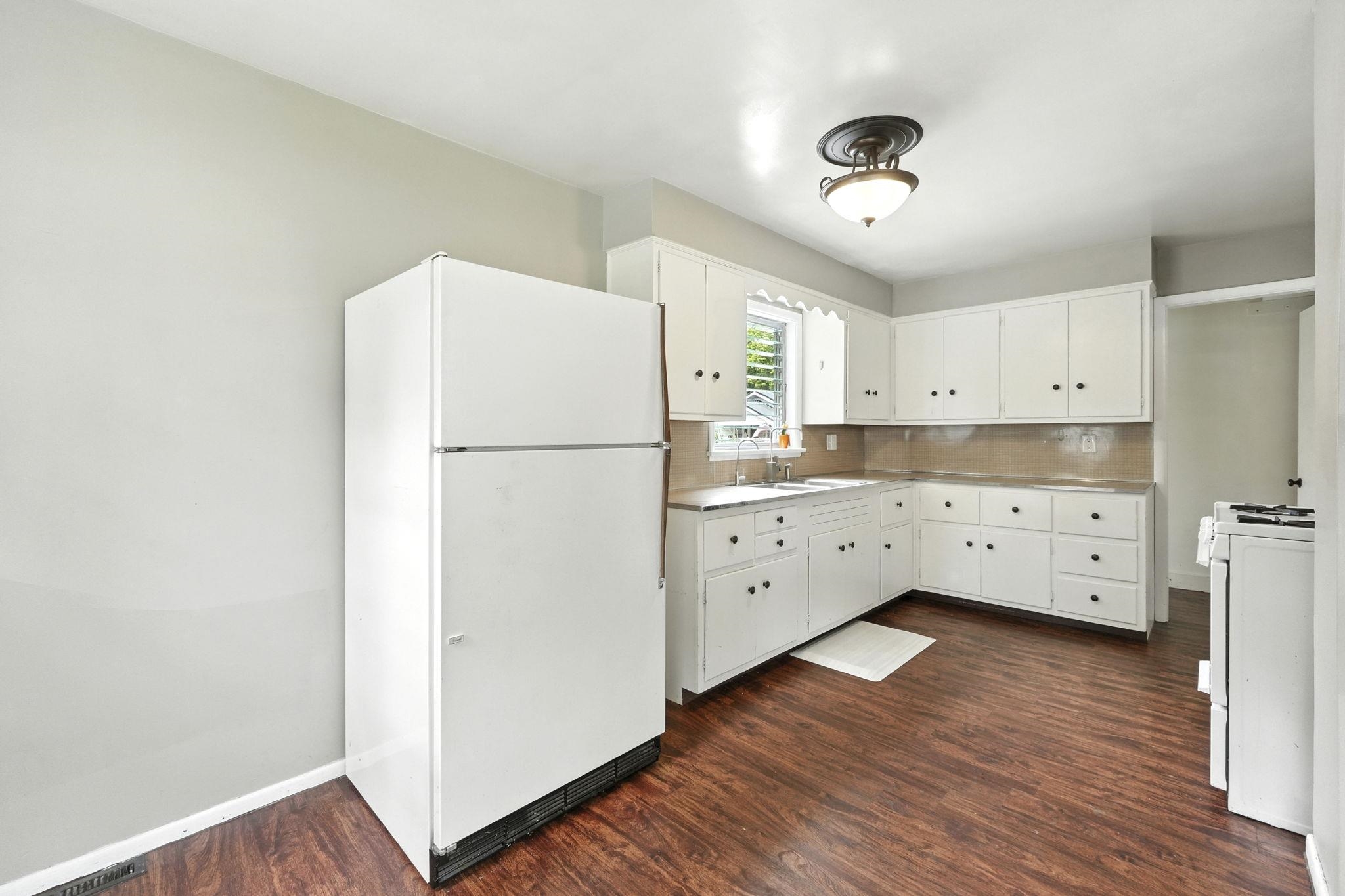 Photo 14 of 716 Anderson Avenue