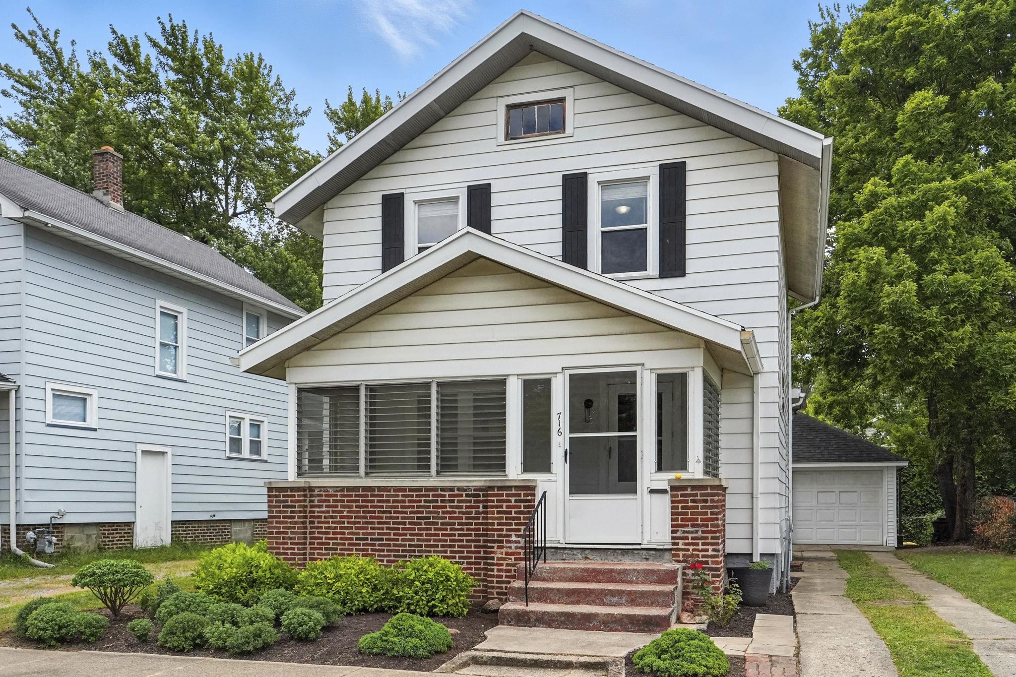 Photo 2 of 716 Anderson Avenue