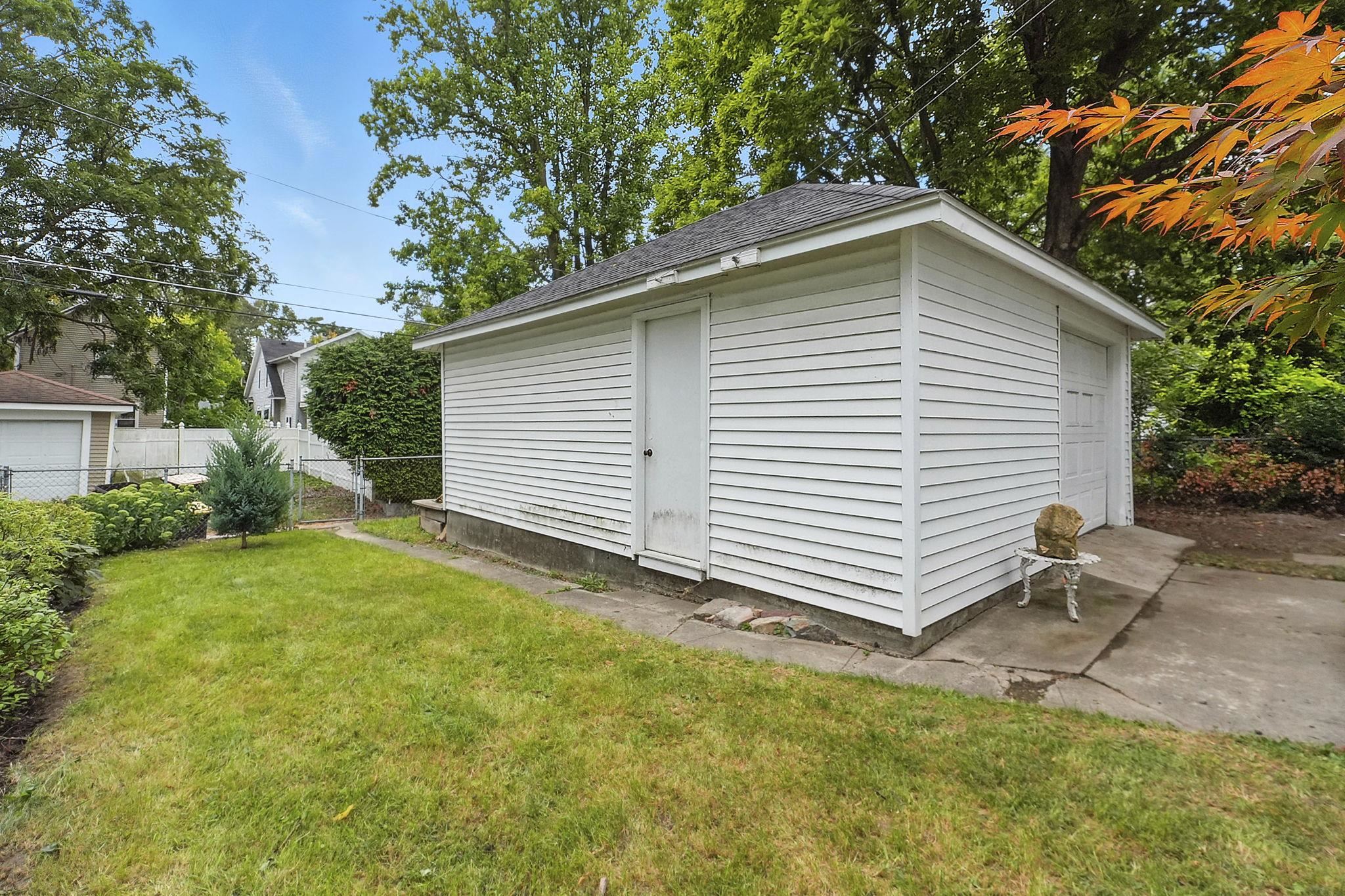 Photo 33 of 716 Anderson Avenue